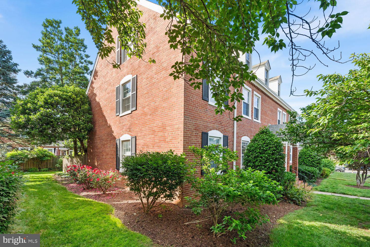 FAIRLINGTON ARBORS - Residential
