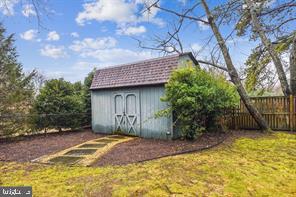 HILLSMERE ESTATES - Residential Lease