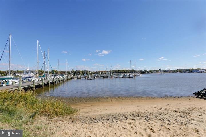 HILLSMERE ESTATES - Residential Lease