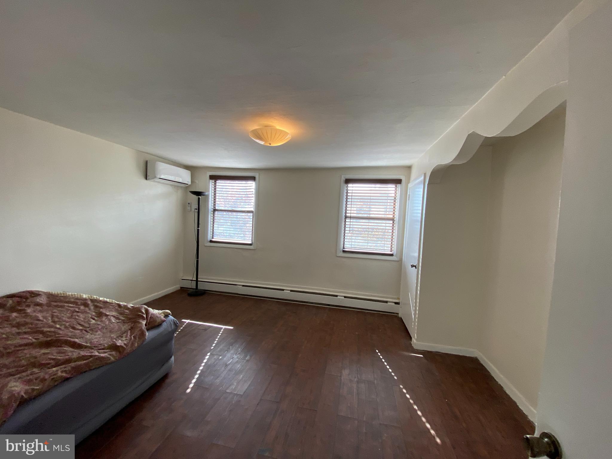 ITALIAN MARKET - Residential Lease