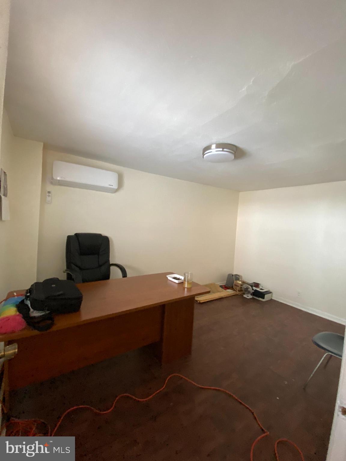 ITALIAN MARKET - Residential Lease