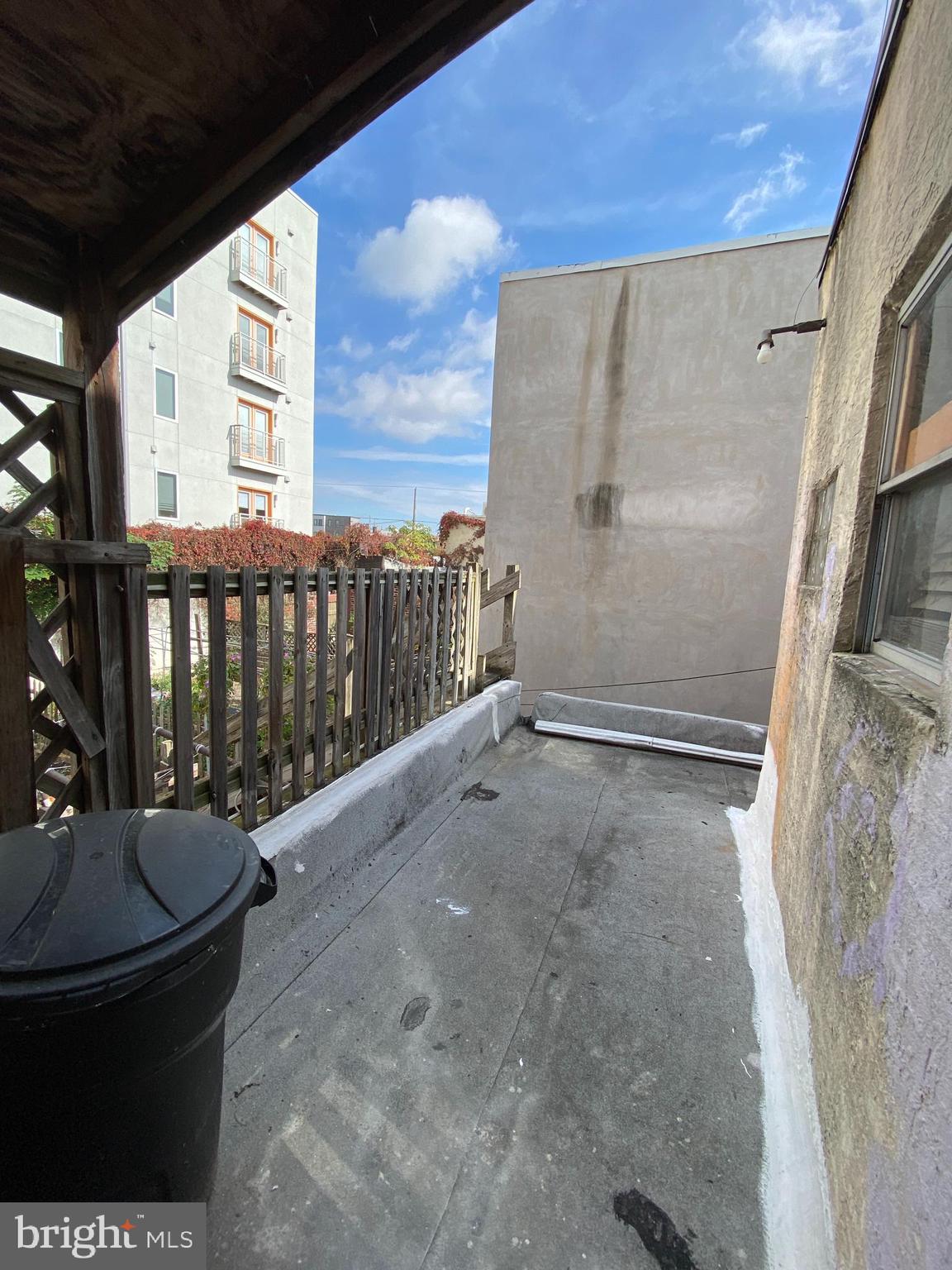 ITALIAN MARKET - Residential Lease