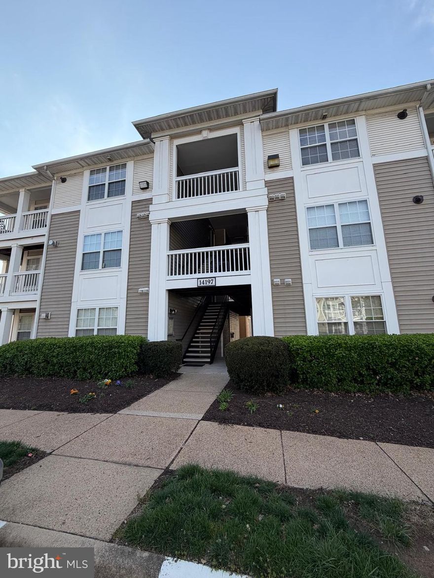 Welcome home to this bright and spacious 3-bedroom, 2-bath condo in the desirable Lakeside community of Woodbridge!
Enjoy an open floor plan filled with natural light, plus a large L-shaped patio perfect for relaxing or entertaining. The kitchen features a brand NEW microwave and stove, along with a refrigerator, dishwasher, washer, and dryer (2021).
The primary suite includes a private full bath and walk-in closet. Reserved parking right out front plus plenty of visitor parking no permits or stickers required.
Community amenities include pool, clubhouse, tennis courts, basketball, lake, walking paths, and tot lots.
Conveniently located near shopping, major commuter routes, and just minutes from Potomac Mills.
Easy to show—schedule your showing today!