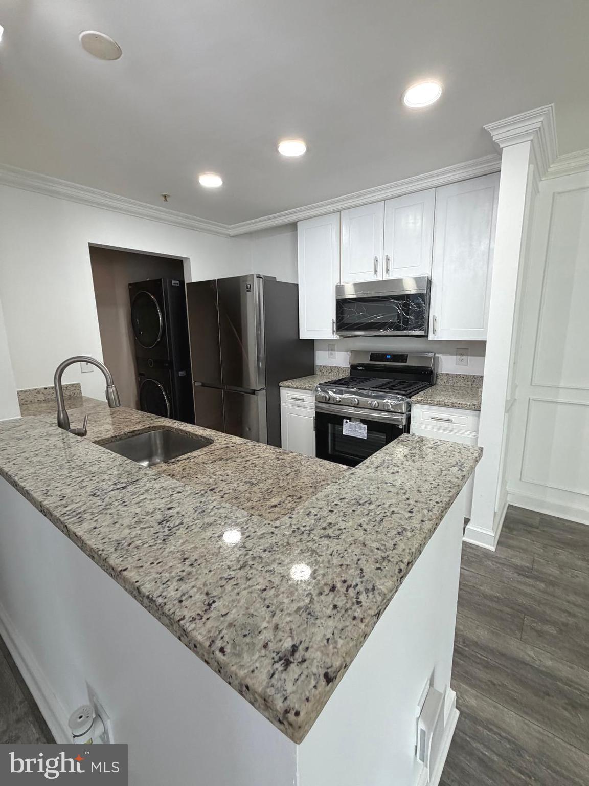 PROSPECT COVE AT LAKESID - Residential