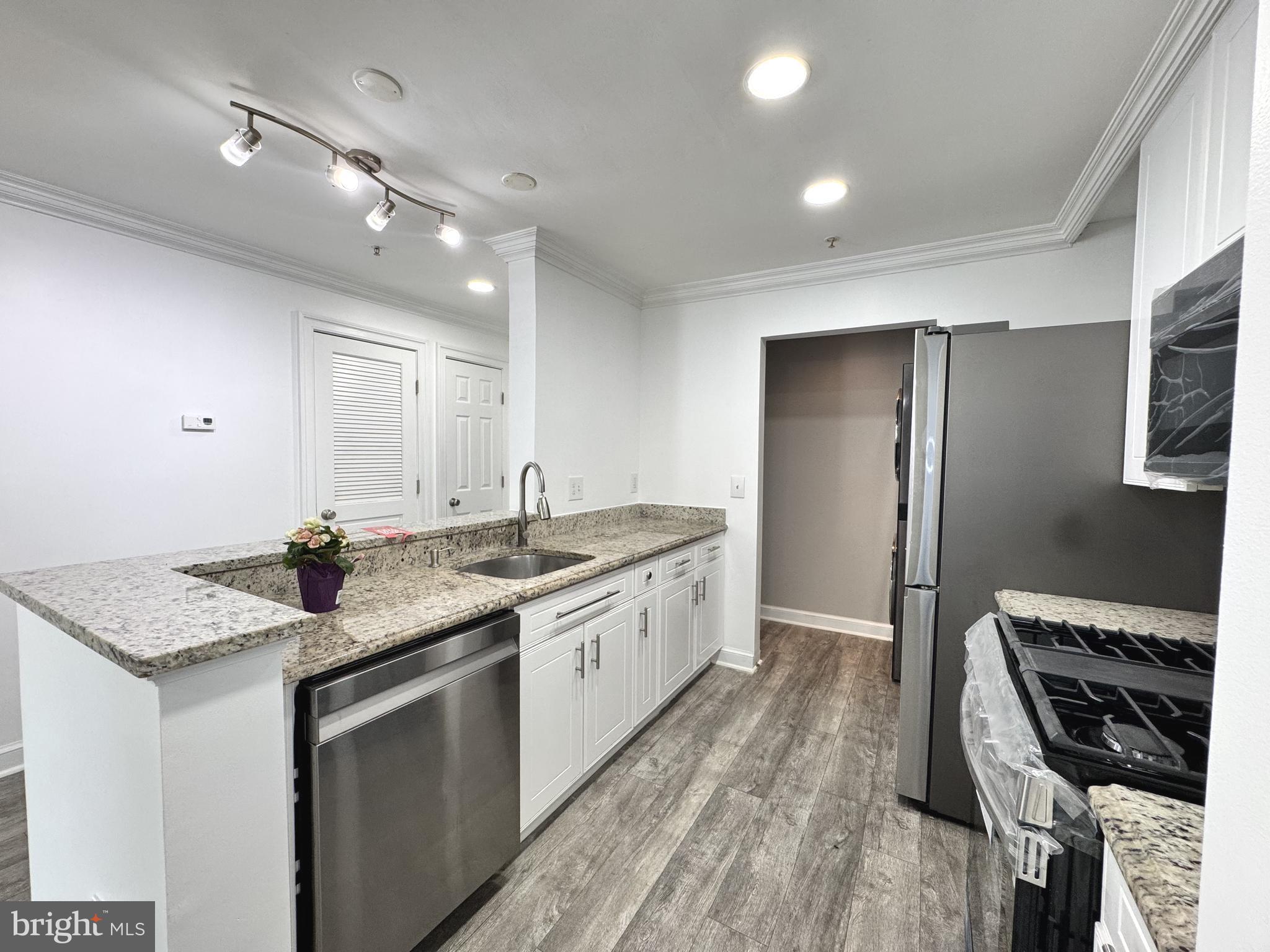 PROSPECT COVE AT LAKESID - Residential