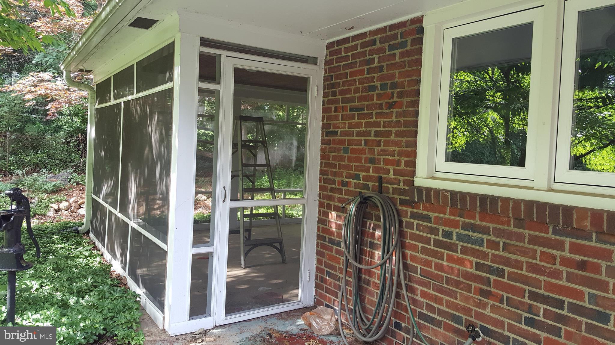 SLEEPY HOLLOW - Residential Lease