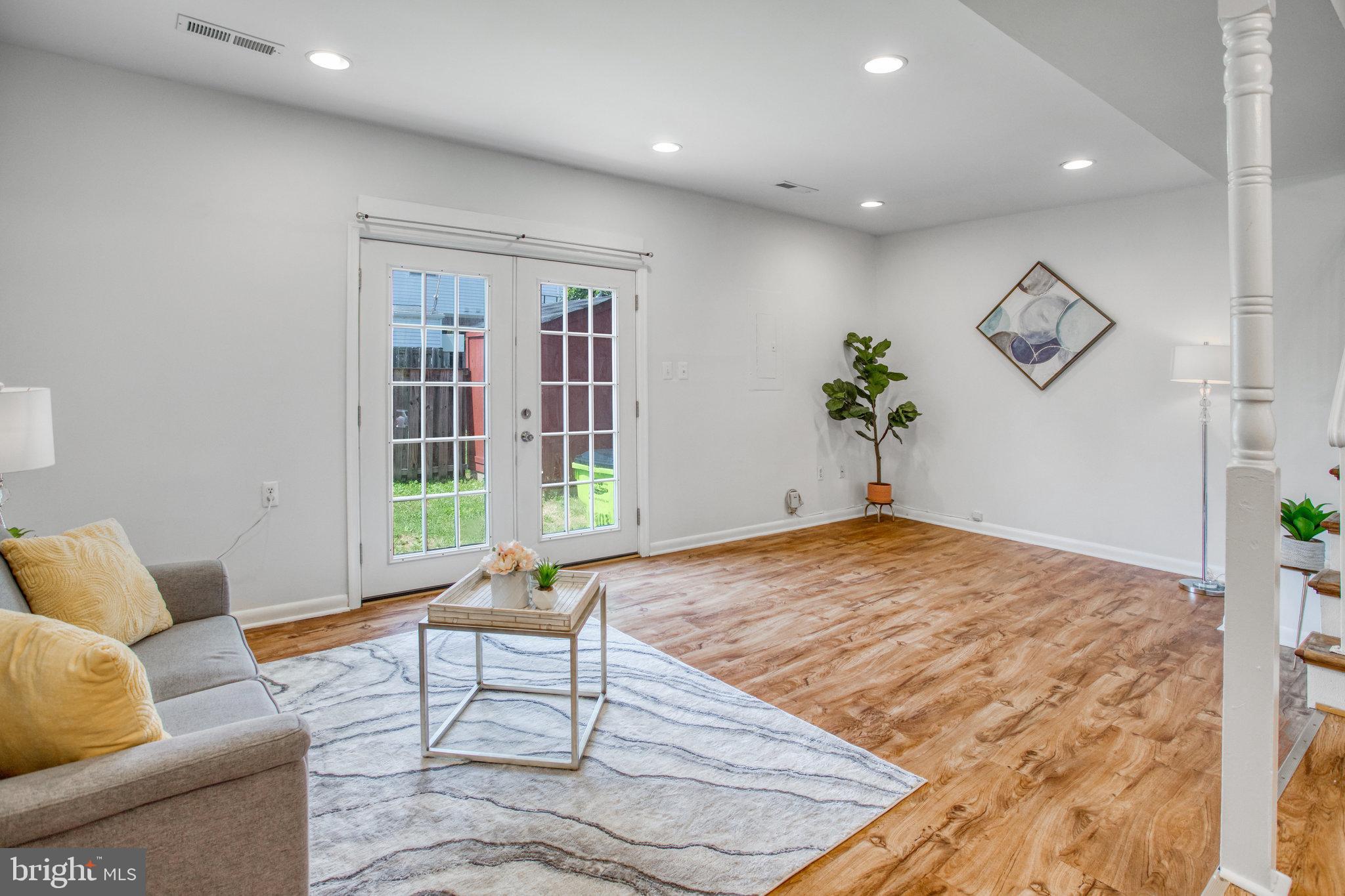 WILLIAMSTOWN - Residential