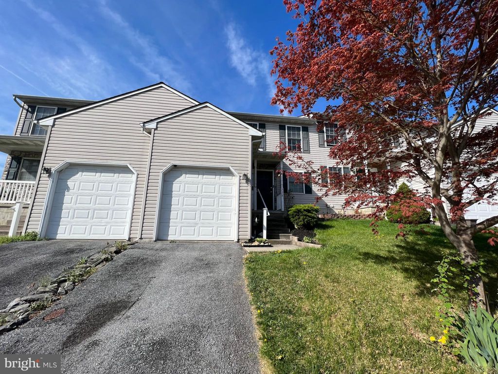Photo of 228 PERTHSHIRE DR, LANCASTER, PA 17603 (MLS # PALA2033398)