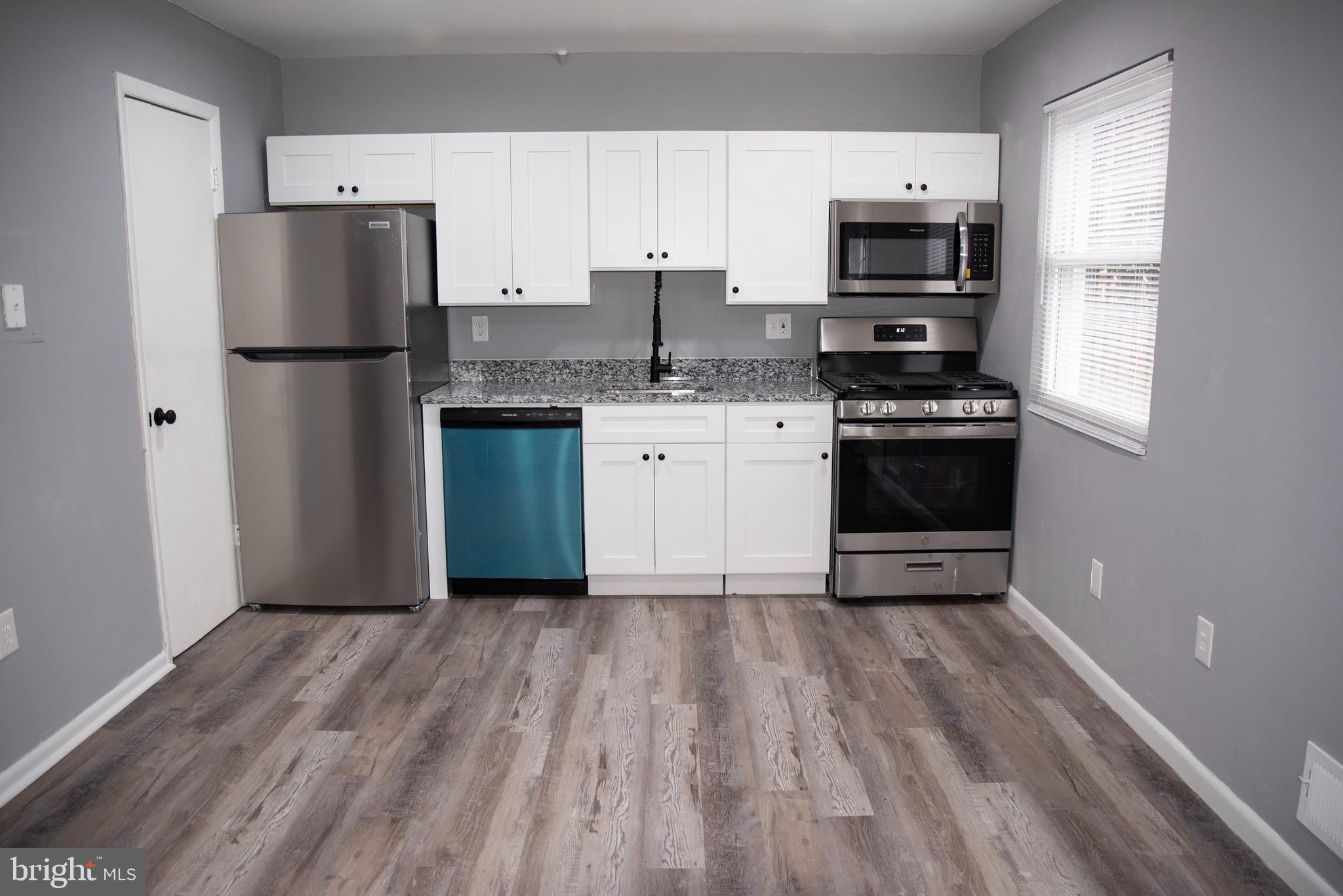 MONIKA COURTS CONDO - Residential