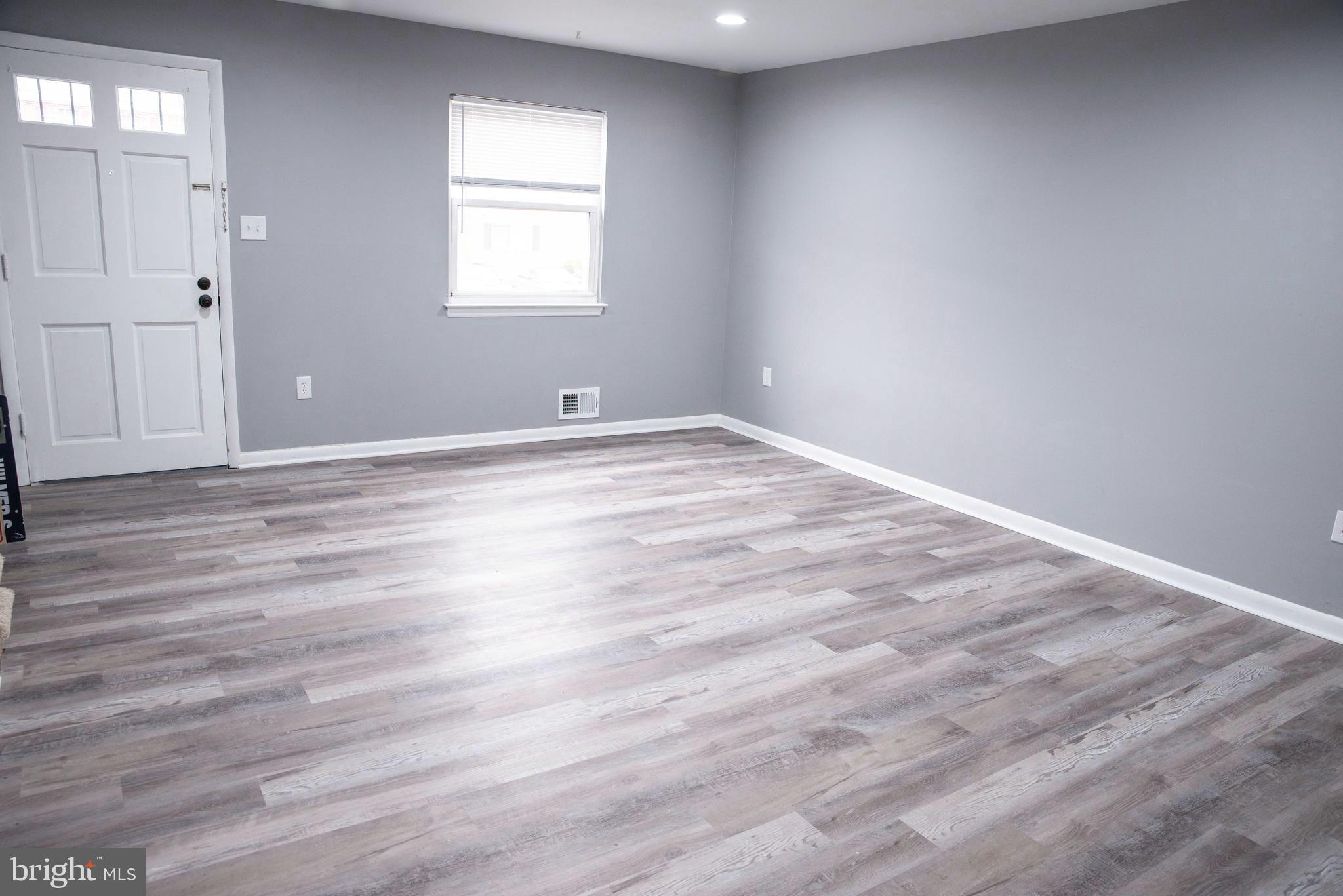 MONIKA COURTS CONDO - Residential