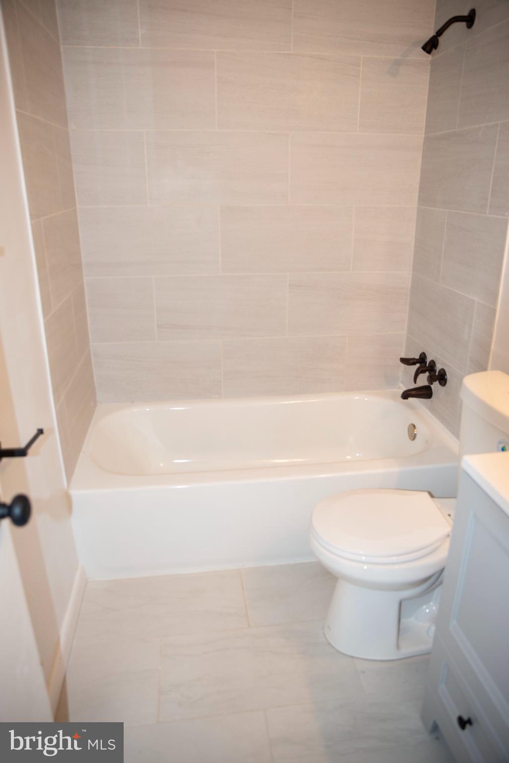 MONIKA COURTS CONDO - Residential