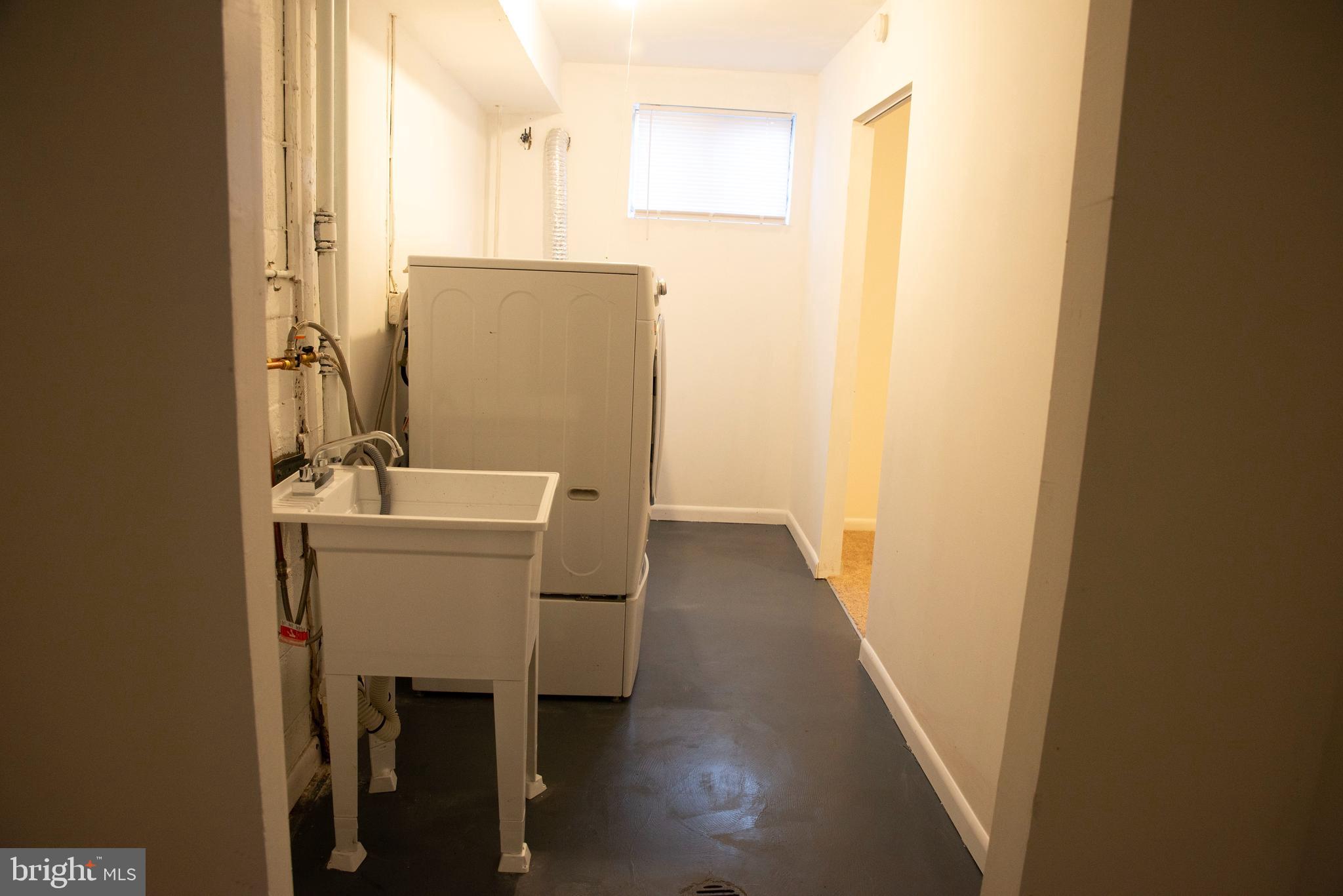 MONIKA COURTS CONDO - Residential