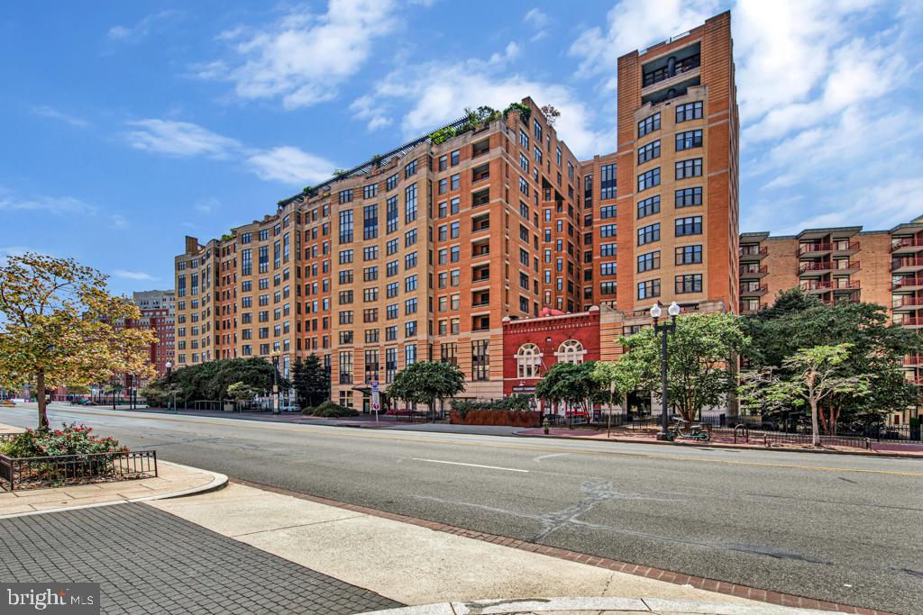 400 MASSACHUSETTS AVENUE NW 1322