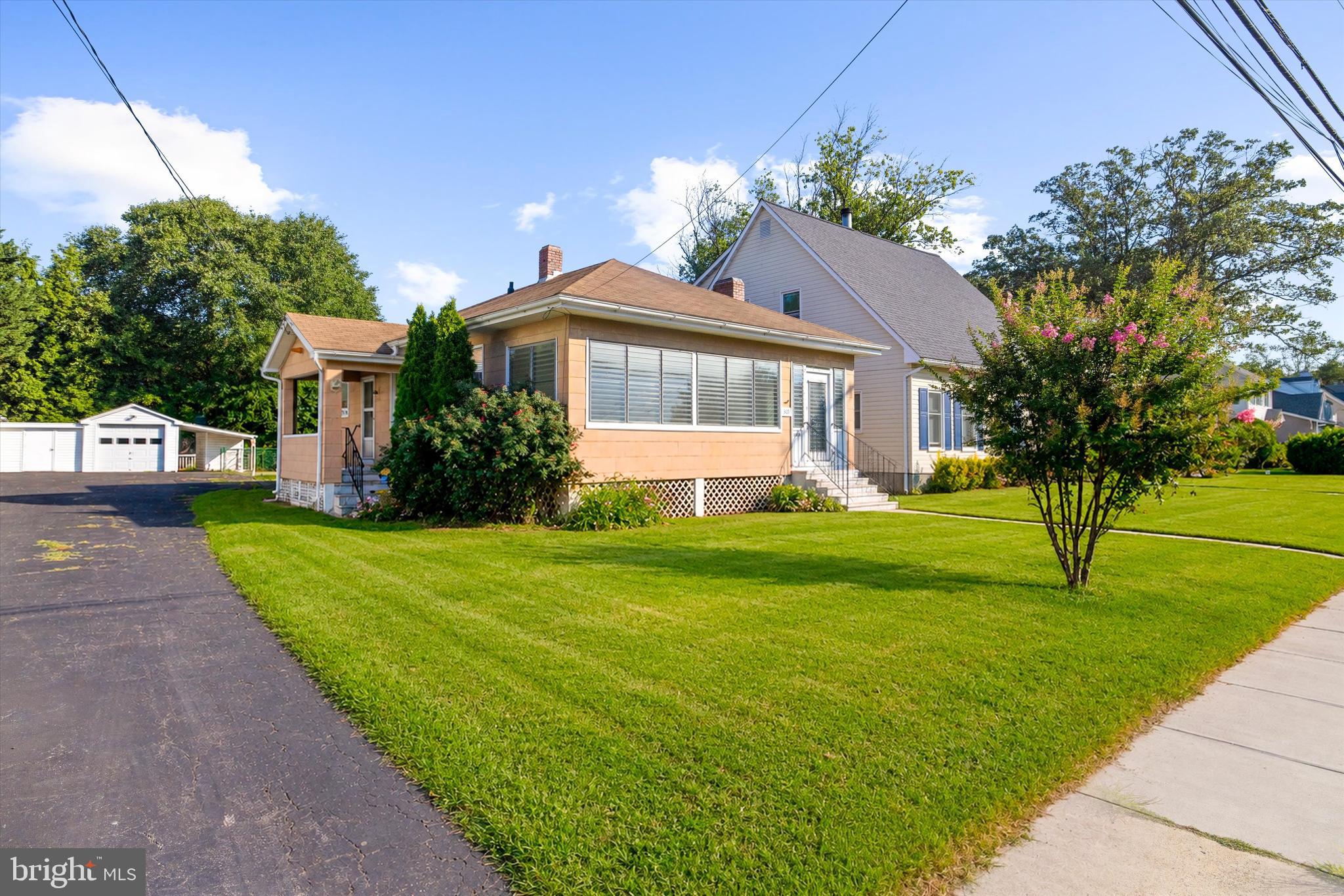 305 MELVIN AVENUE