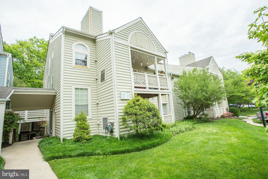 Beautiful turn-key remodel! Lg TOP-FLOOR 1 br/1bath w/sun room overlooking tree preserve. Beautiful 2-story tiled foyer. New kit, high-end stainless appliances, soft-close cabinets, granite, recessed lights. New floors/fixtures throughout. Remodeled bath w/ marble dual vanity top and beautifully tiled shower. Master br w/ big walk-in closet. Wood-burning fp w/custom quartz mantle. Quiet balcony.