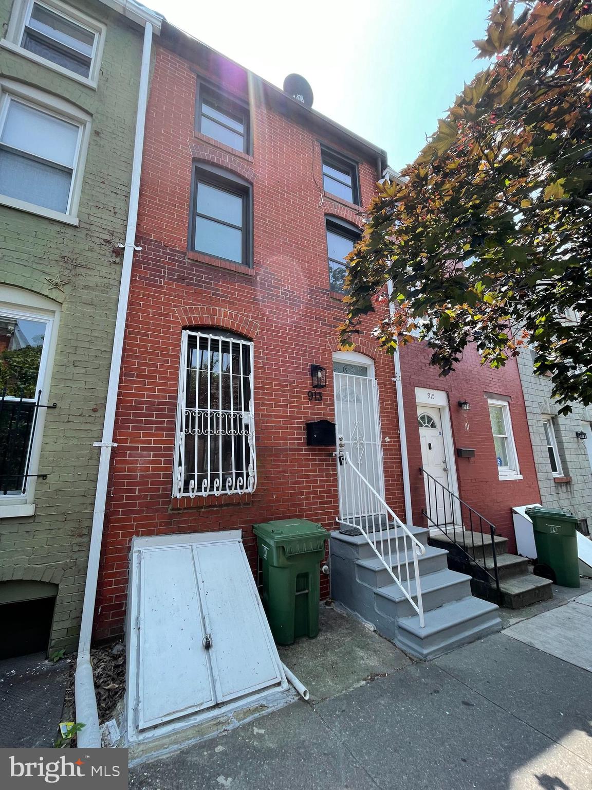 HOLLINS MARKET - Residential Lease