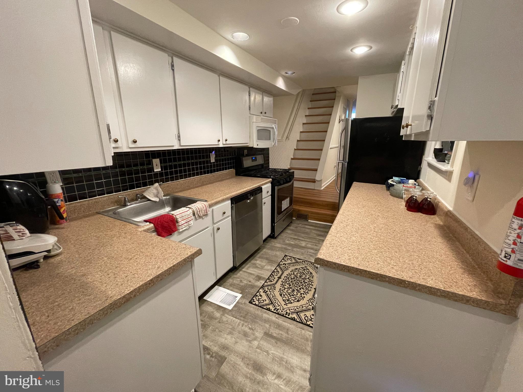 HOLLINS MARKET - Residential Lease