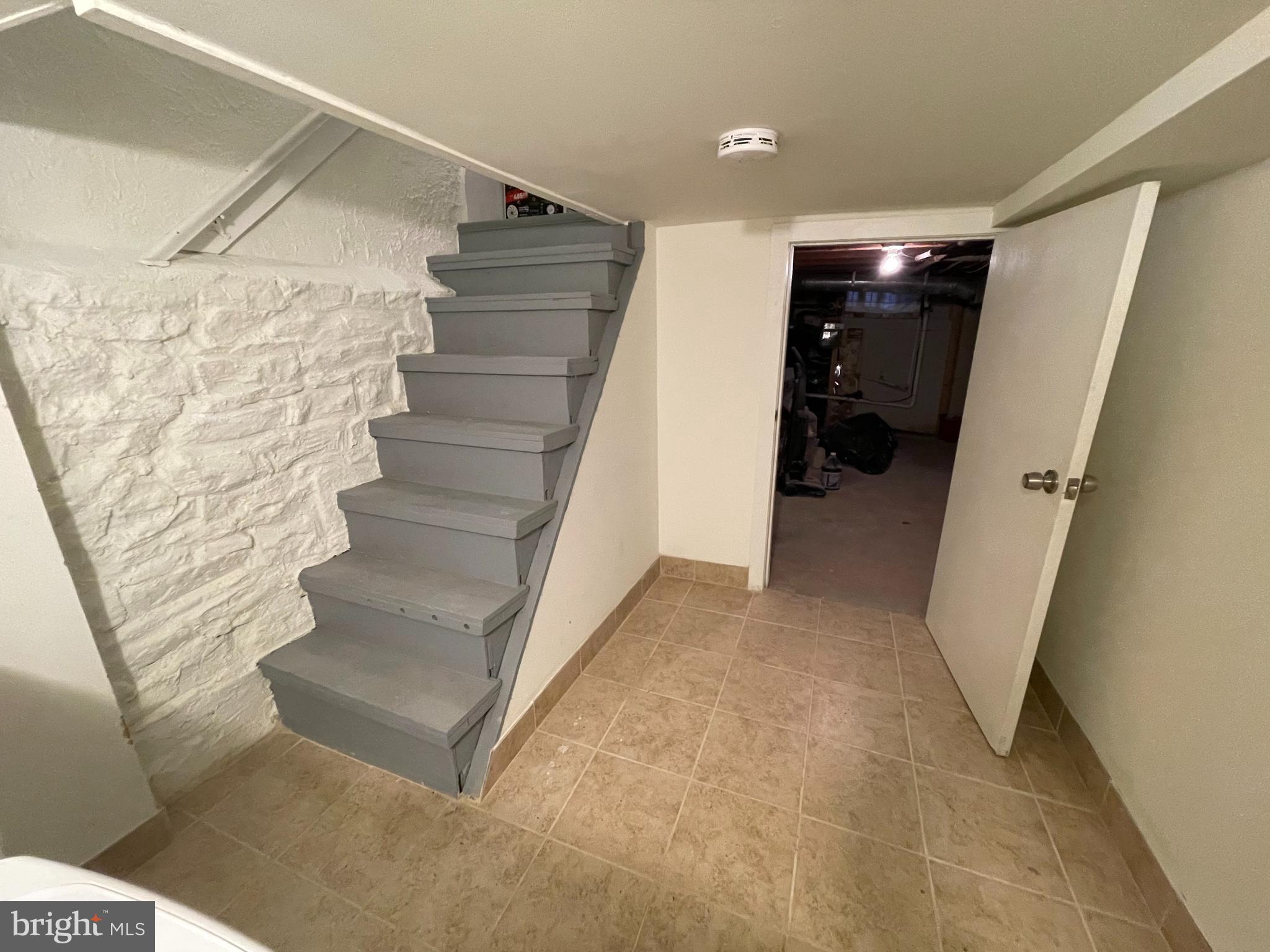 HOLLINS MARKET - Residential Lease