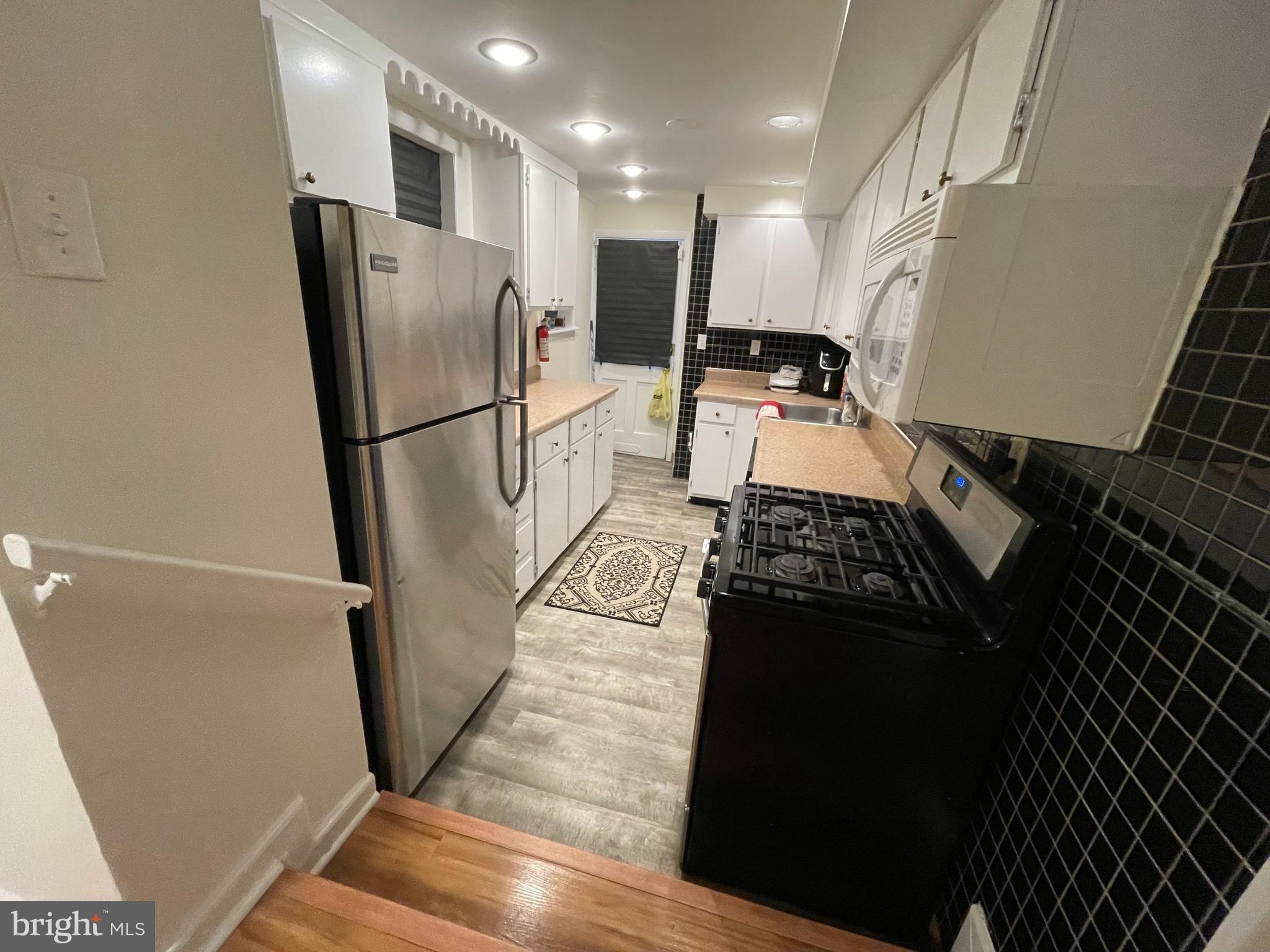 HOLLINS MARKET - Residential Lease