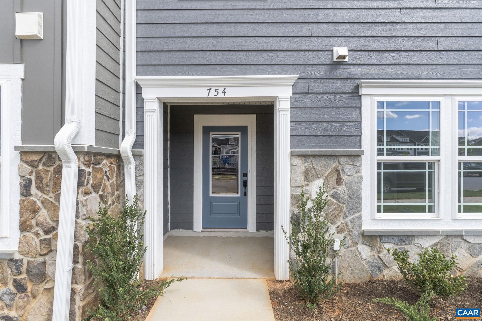 754 PARK RIDGE DR