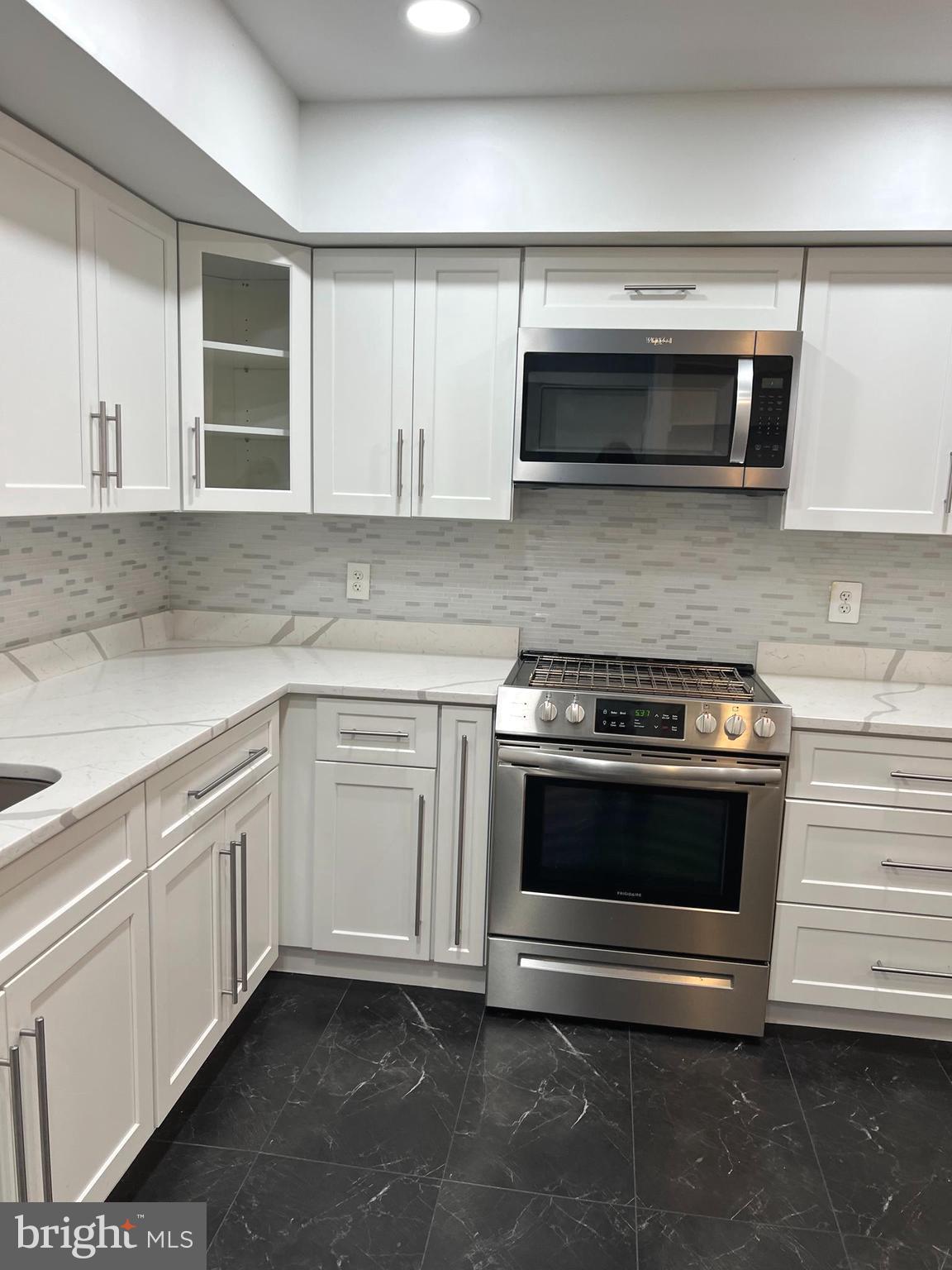 STEVENSON VILLAGE CONDO - Residential Lease