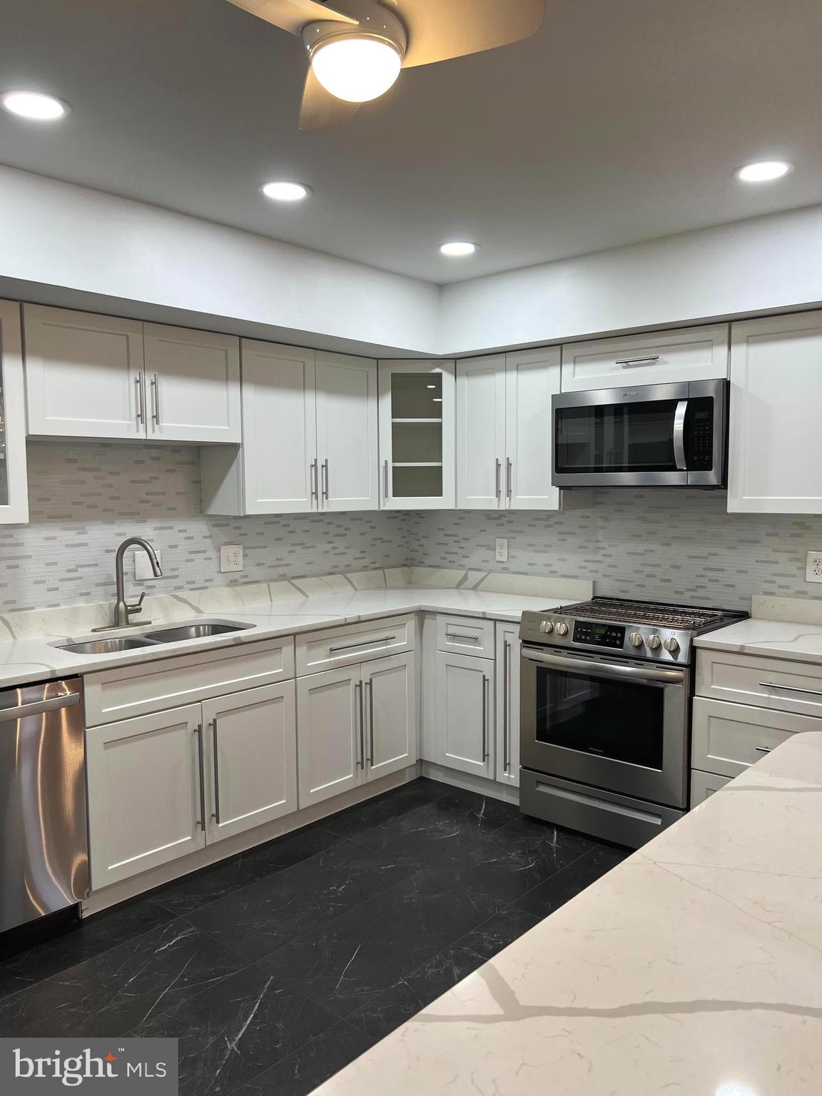 STEVENSON VILLAGE CONDO - Residential Lease