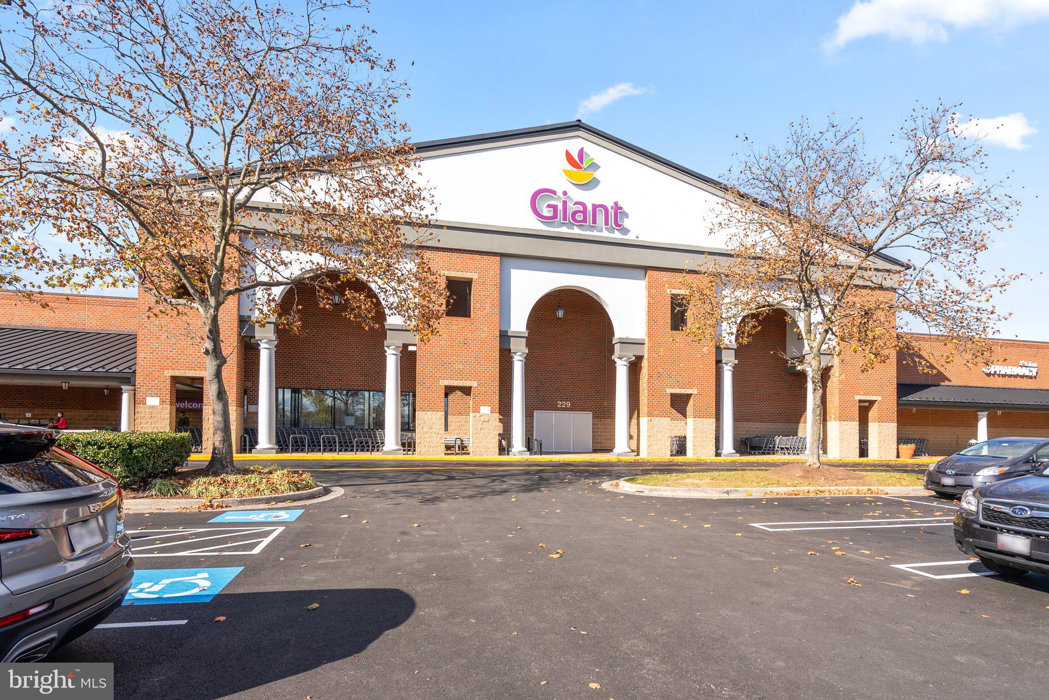 THE COLONNADE AT KENTLANDS - Residential Lease