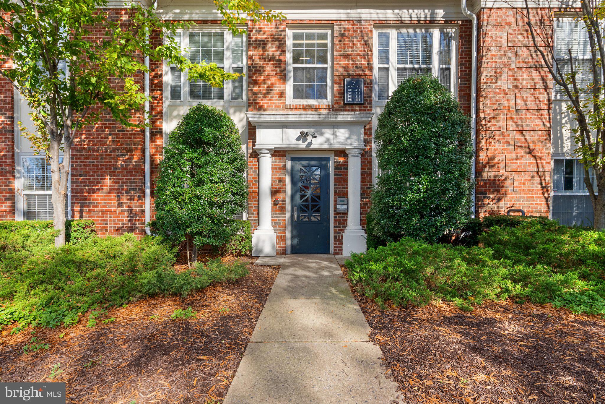 THE COLONNADE AT KENTLANDS - Residential Lease
