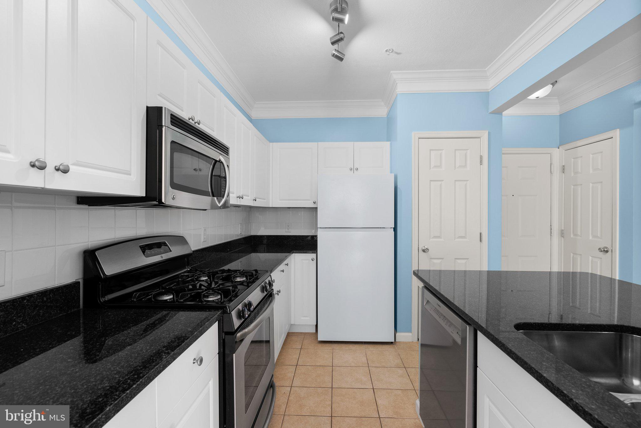 THE COLONNADE AT KENTLANDS - Residential Lease