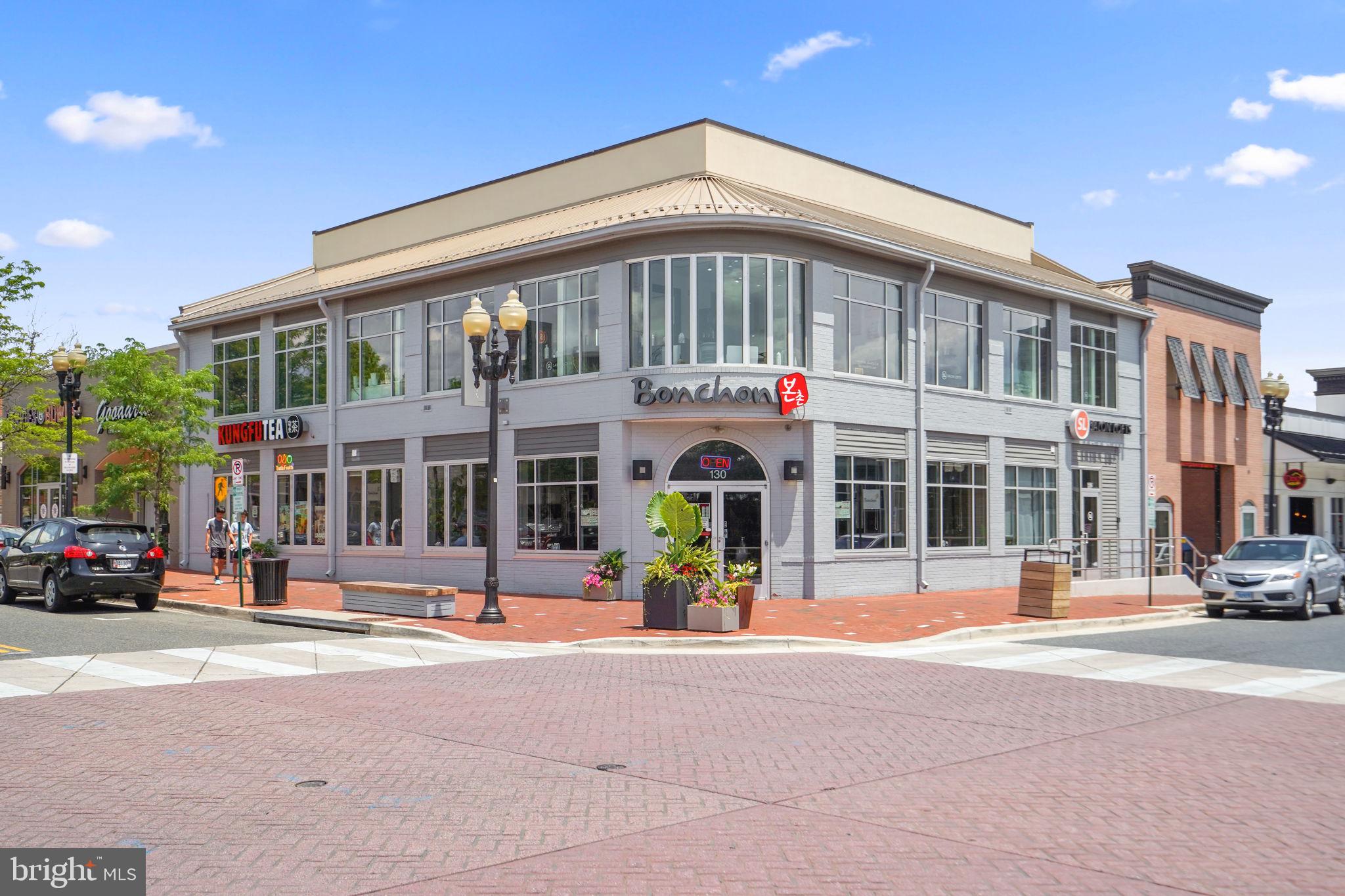 THE COLONNADE AT KENTLANDS - Residential Lease
