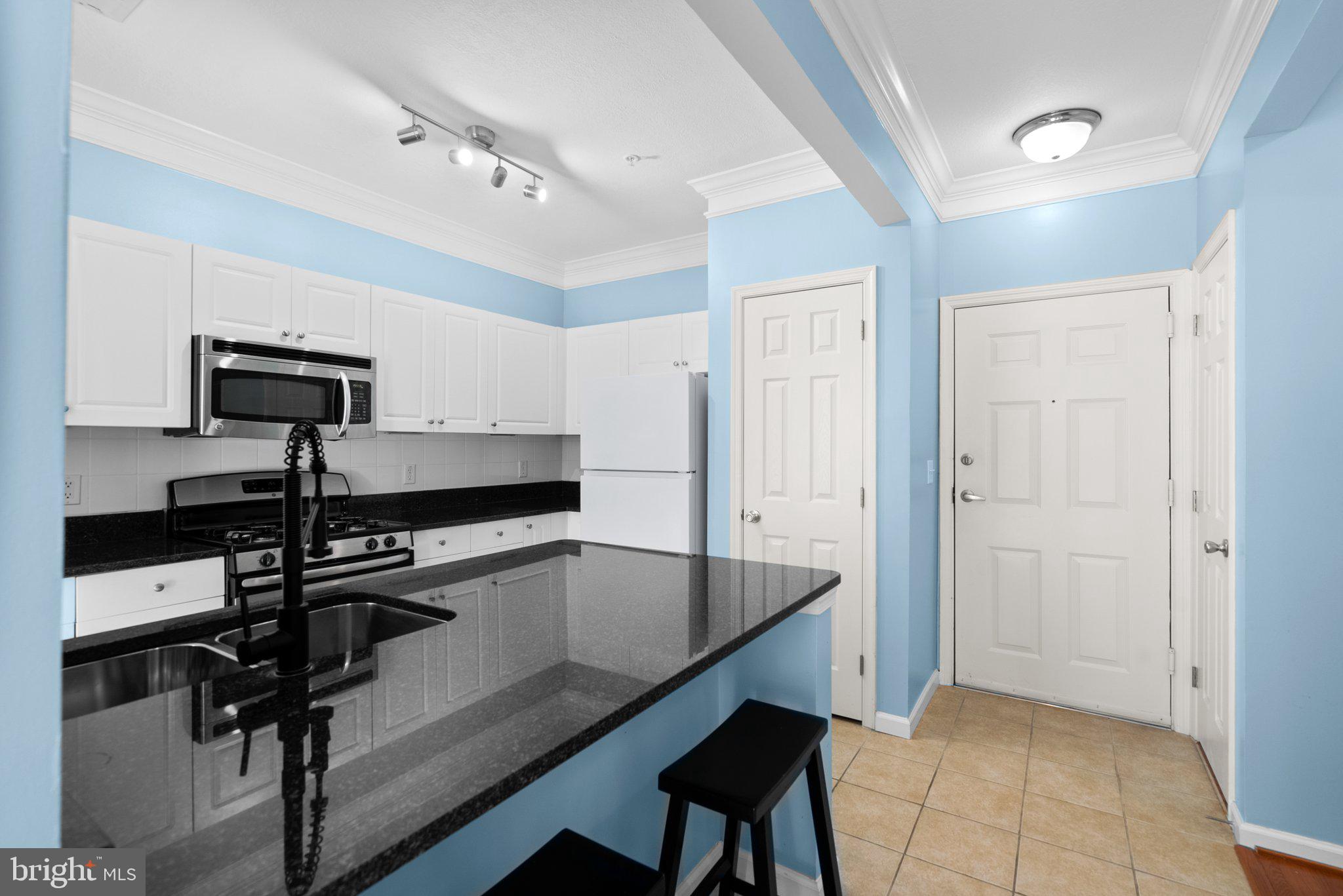 THE COLONNADE AT KENTLANDS - Residential Lease