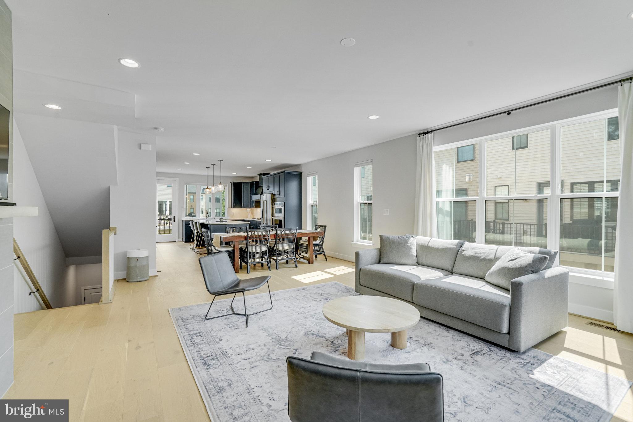 BREN POINTE - Residential