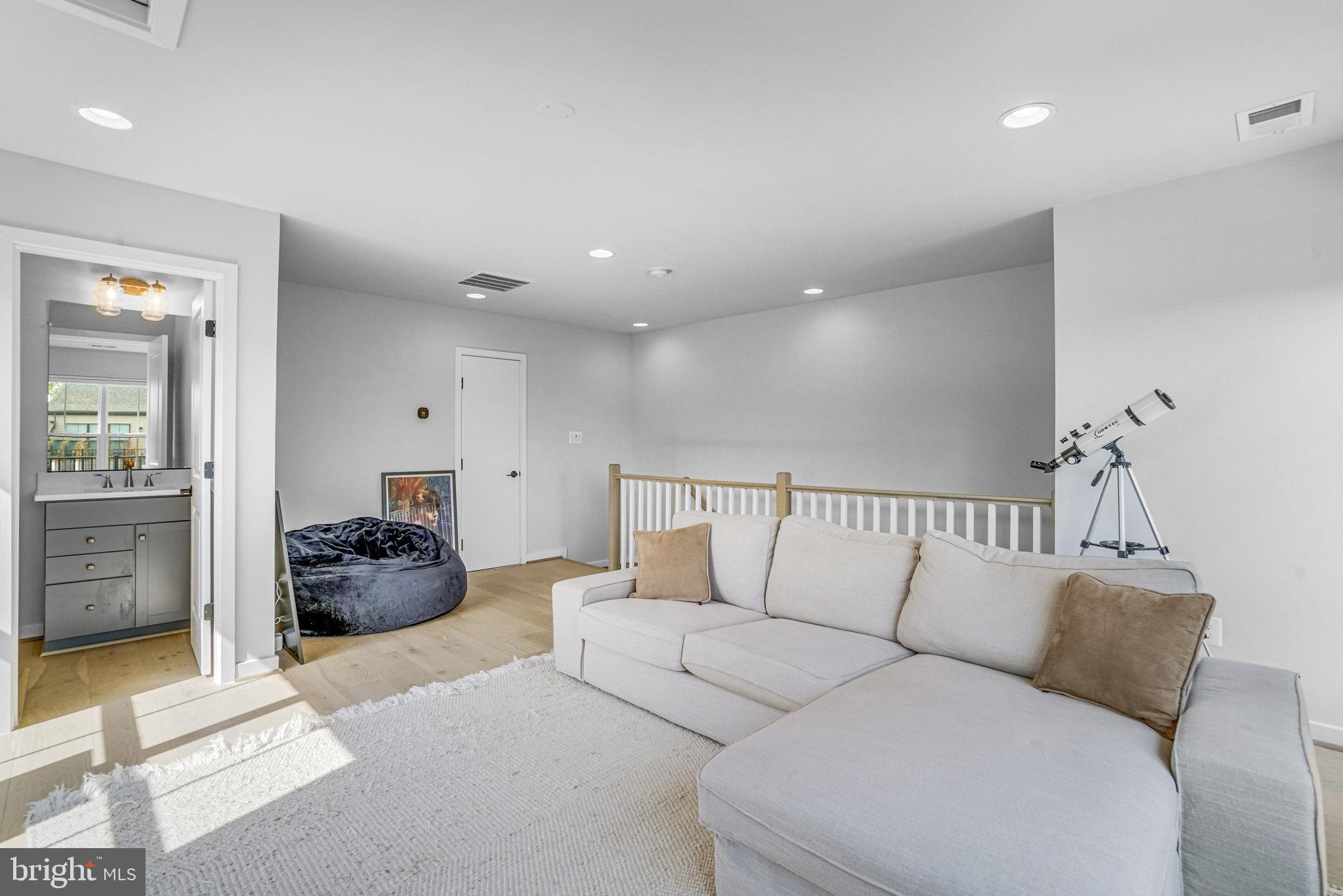 BREN POINTE - Residential