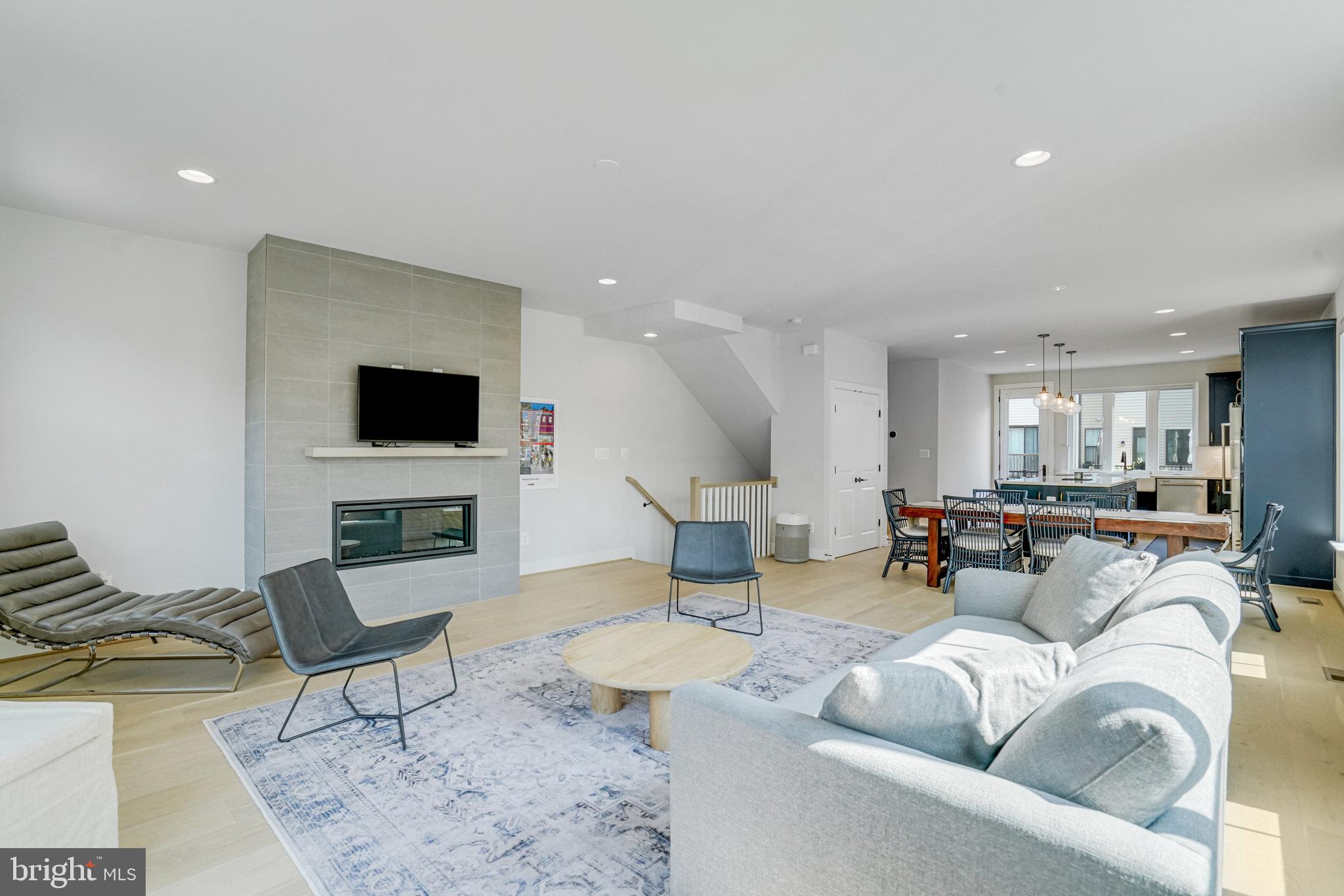 BREN POINTE - Residential