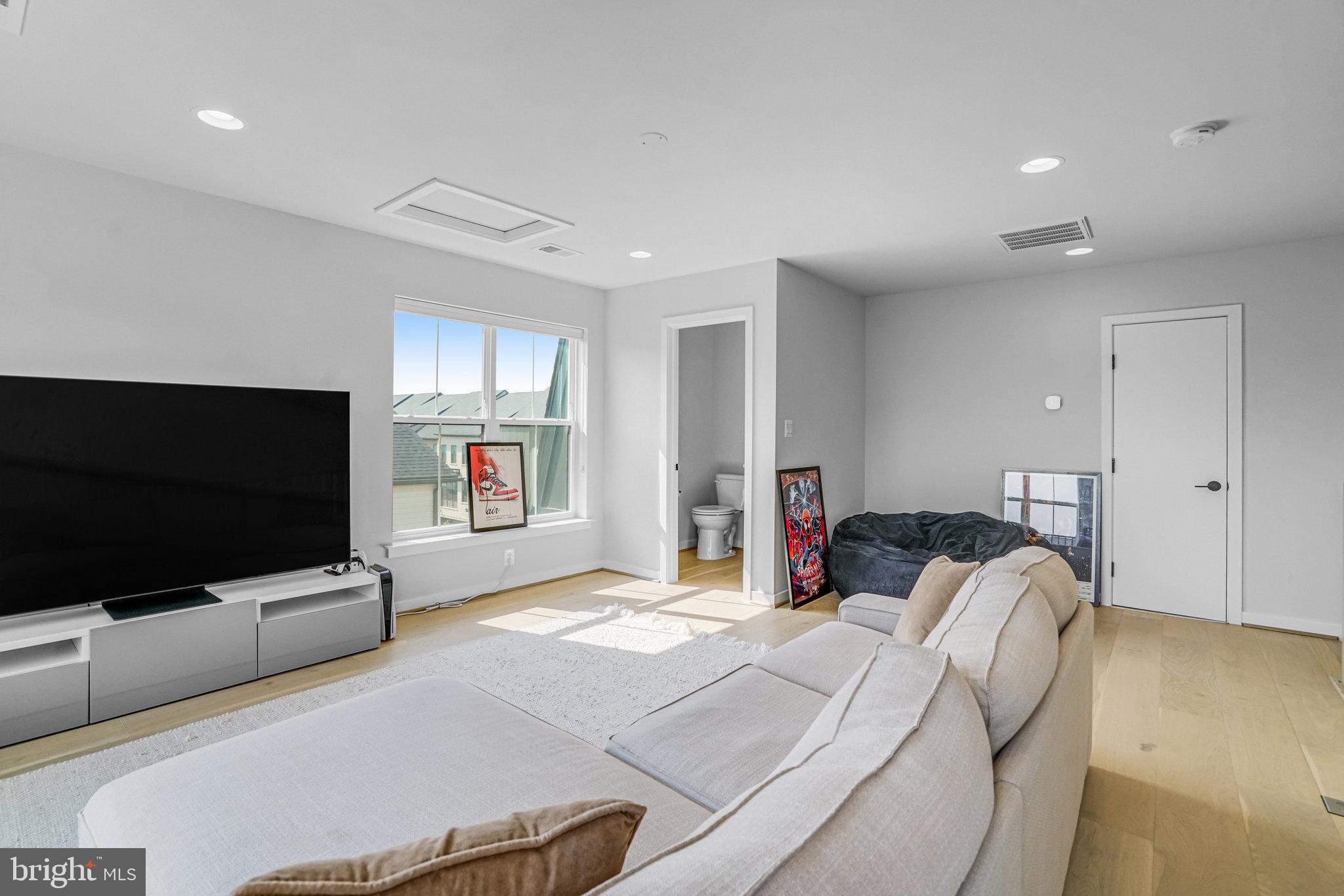 BREN POINTE - Residential