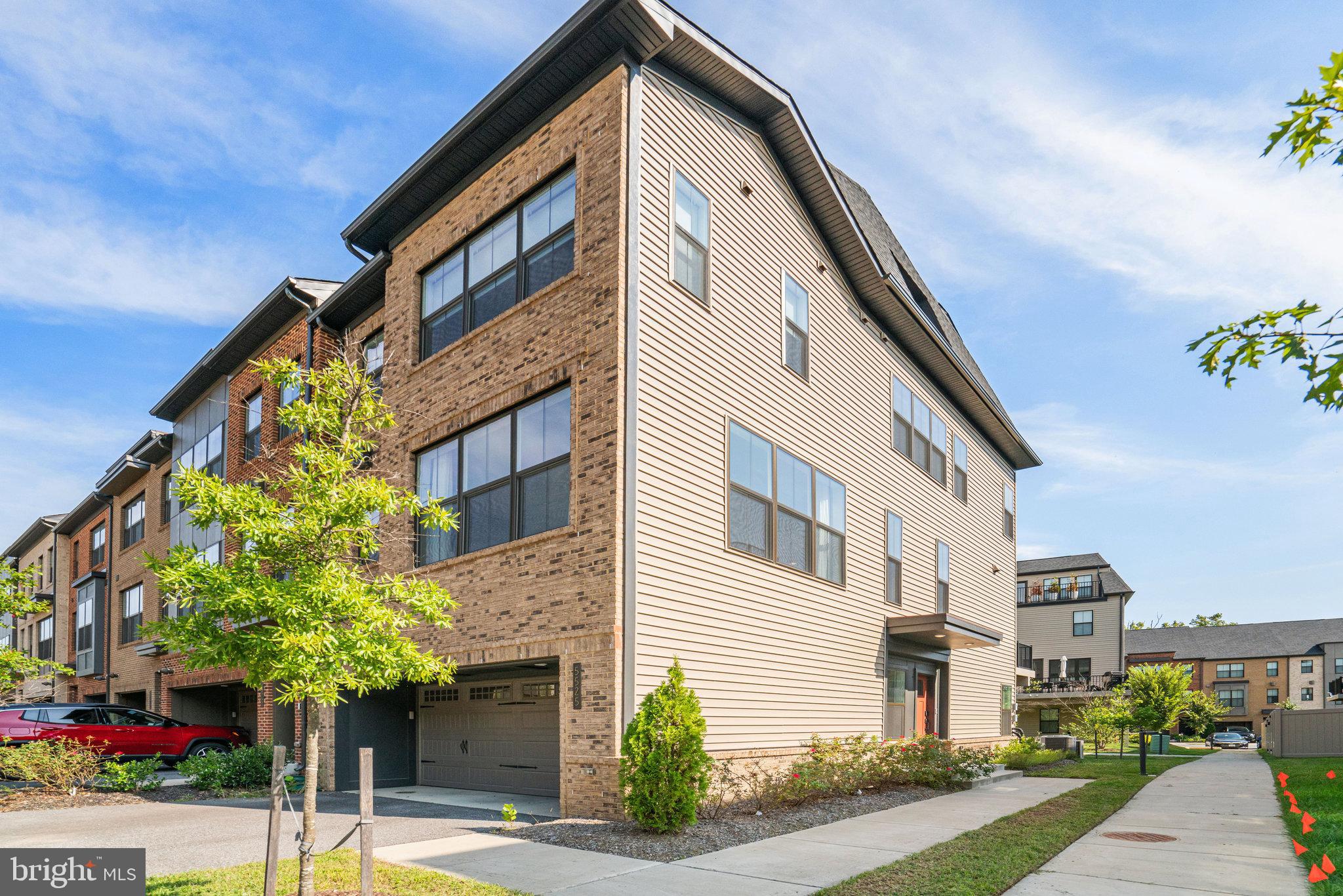 BREN POINTE - Residential