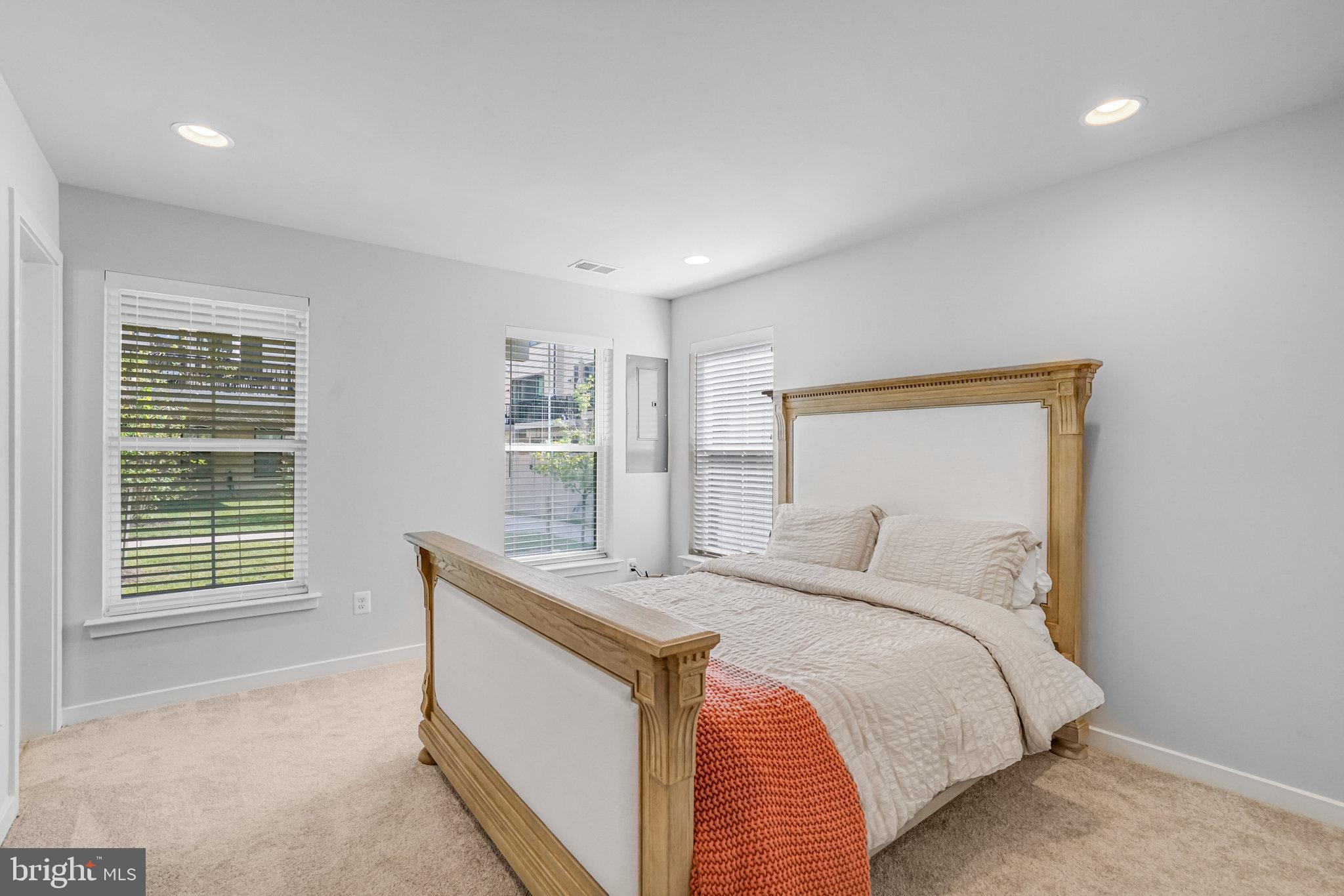 BREN POINTE - Residential