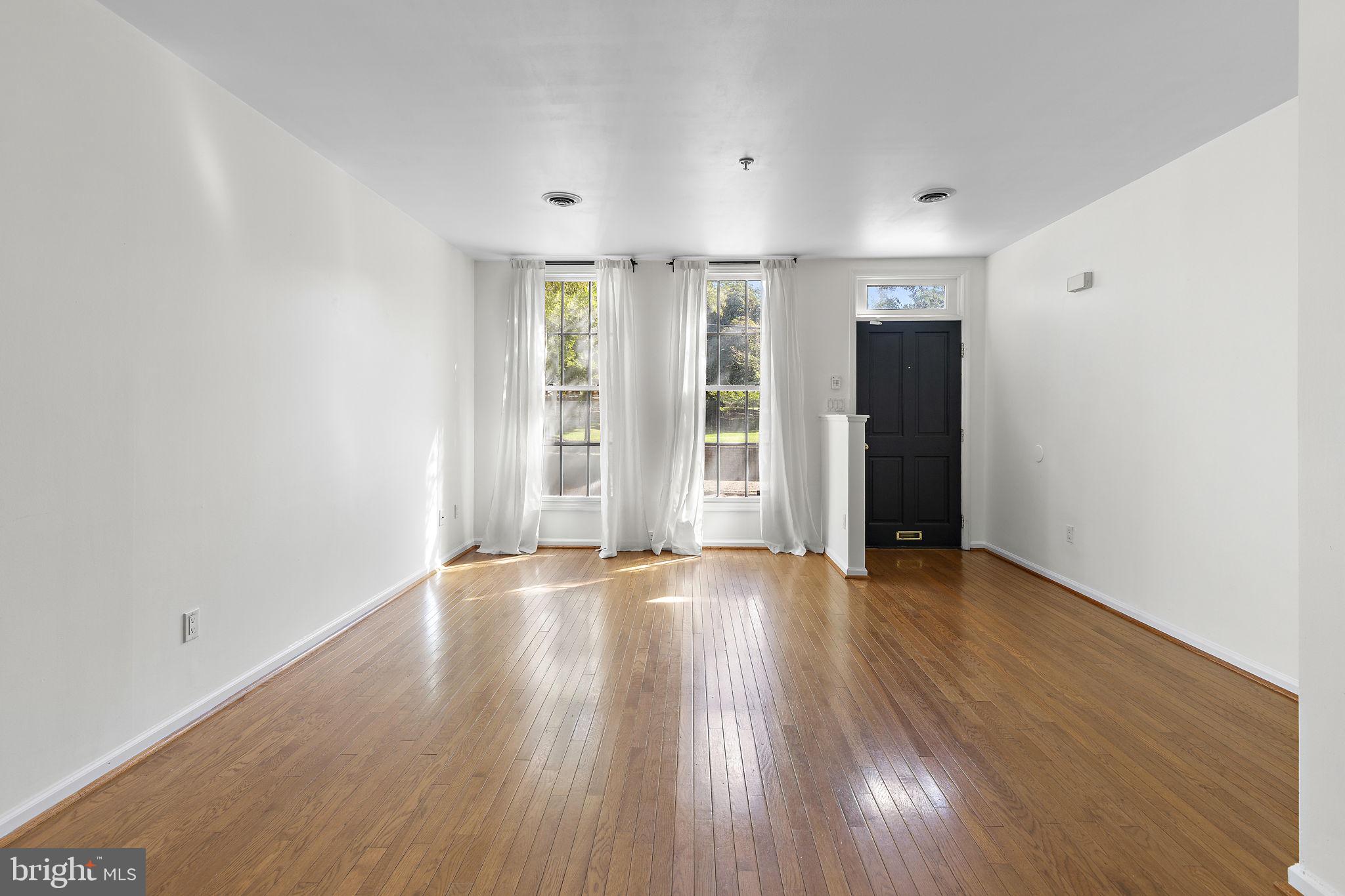 520 SAINT MARY STREET