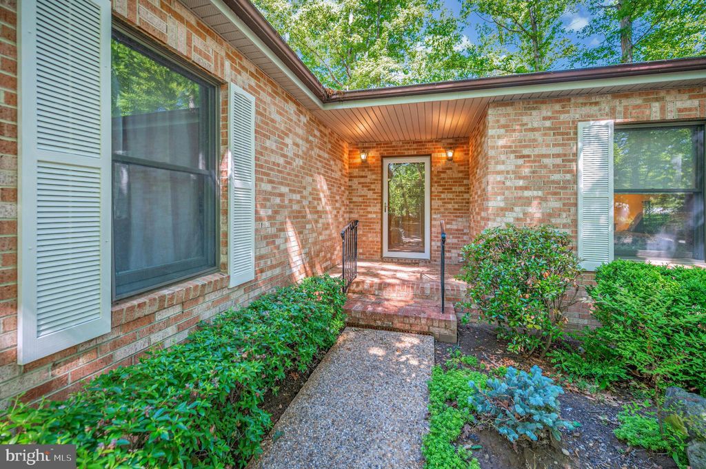 Photo of 109 Fairway Drive, LOCUST GROVE, VA 22508 (MLS # VAOR2014126)