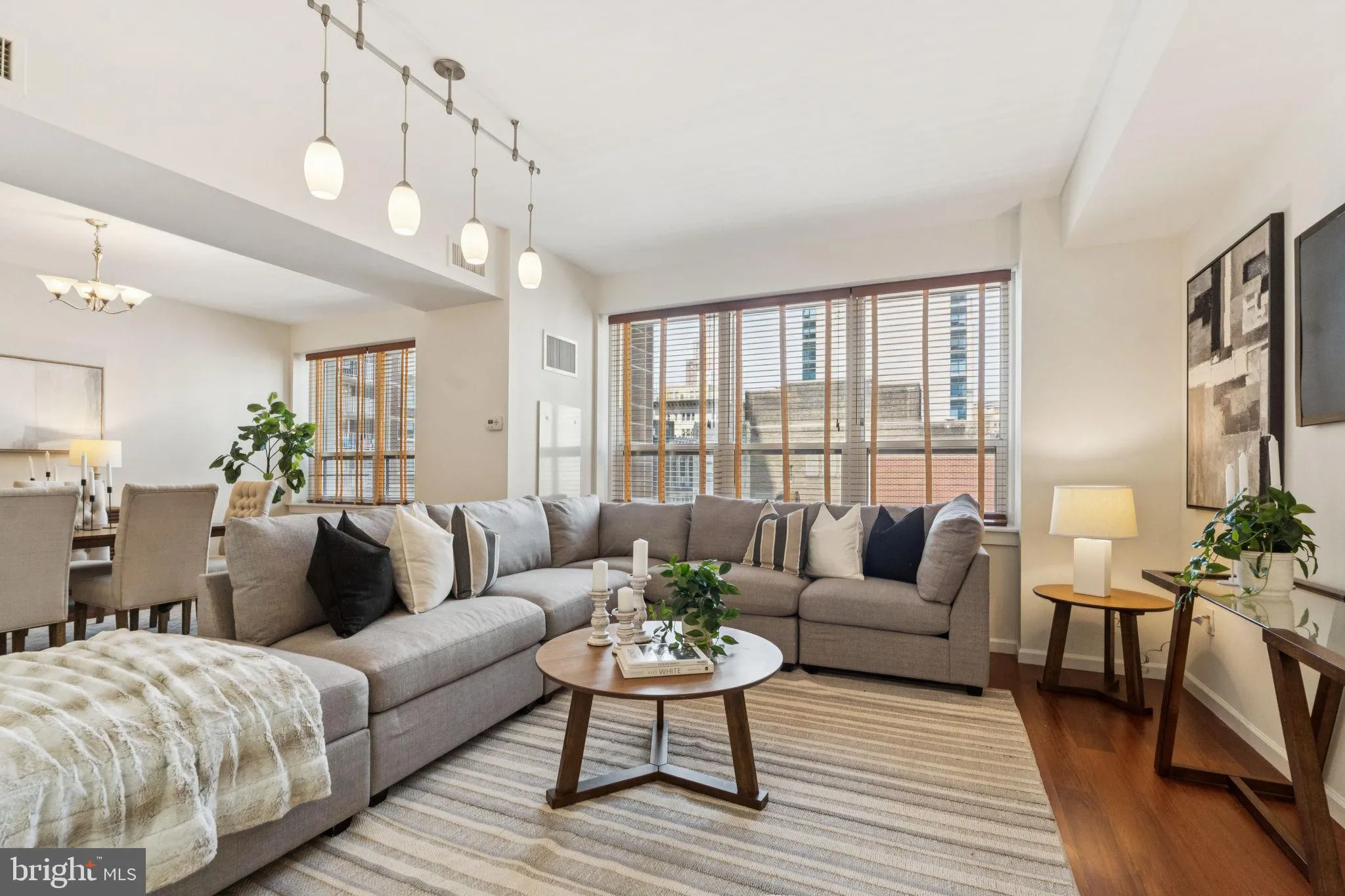 Philadelphia, Pennsylvania 19102, United States, 2 Bedrooms Bedrooms, ,2 BathroomsBathrooms,Residential,Active,180640