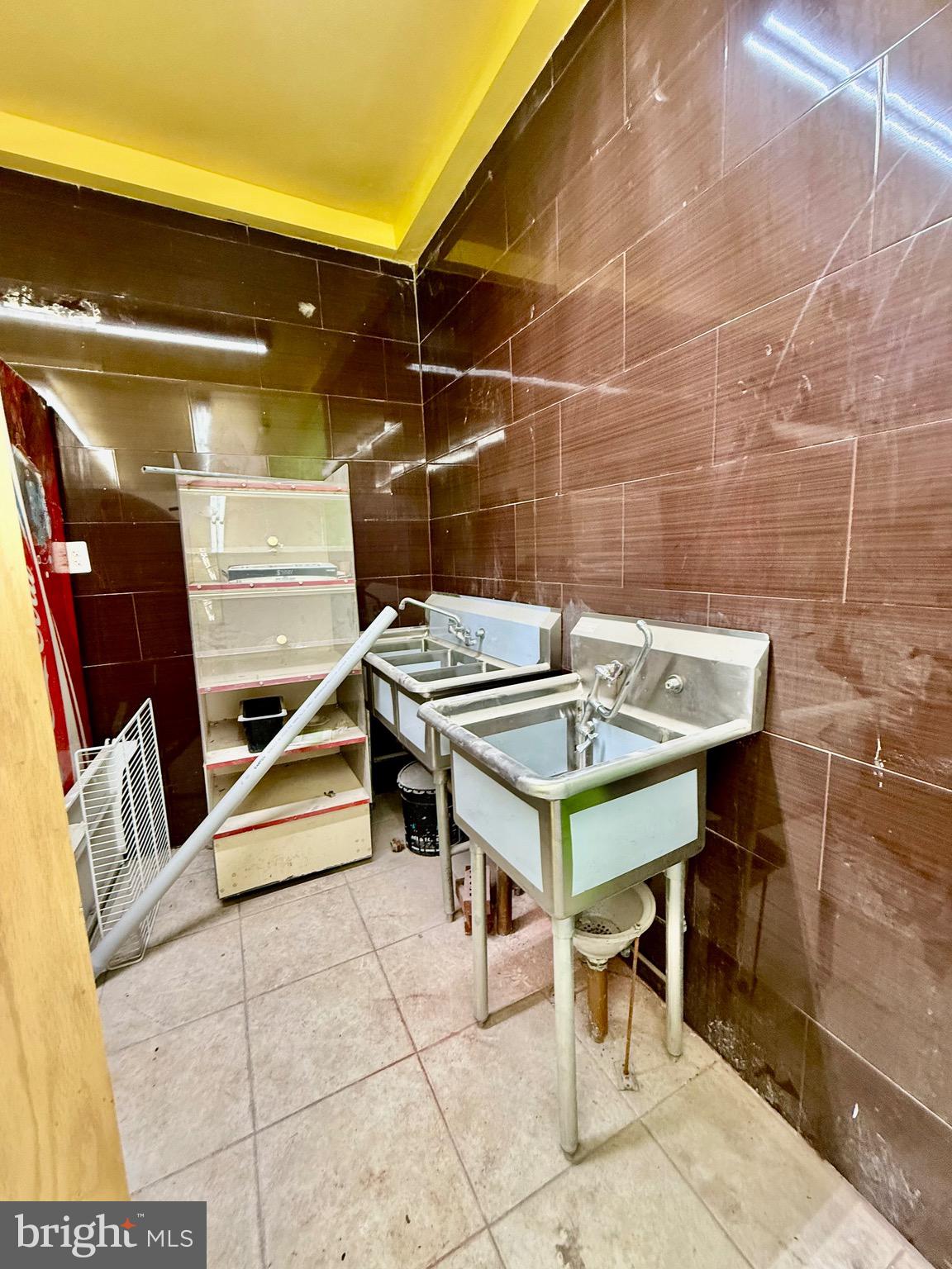 HARROWGATE - Commercial Sale