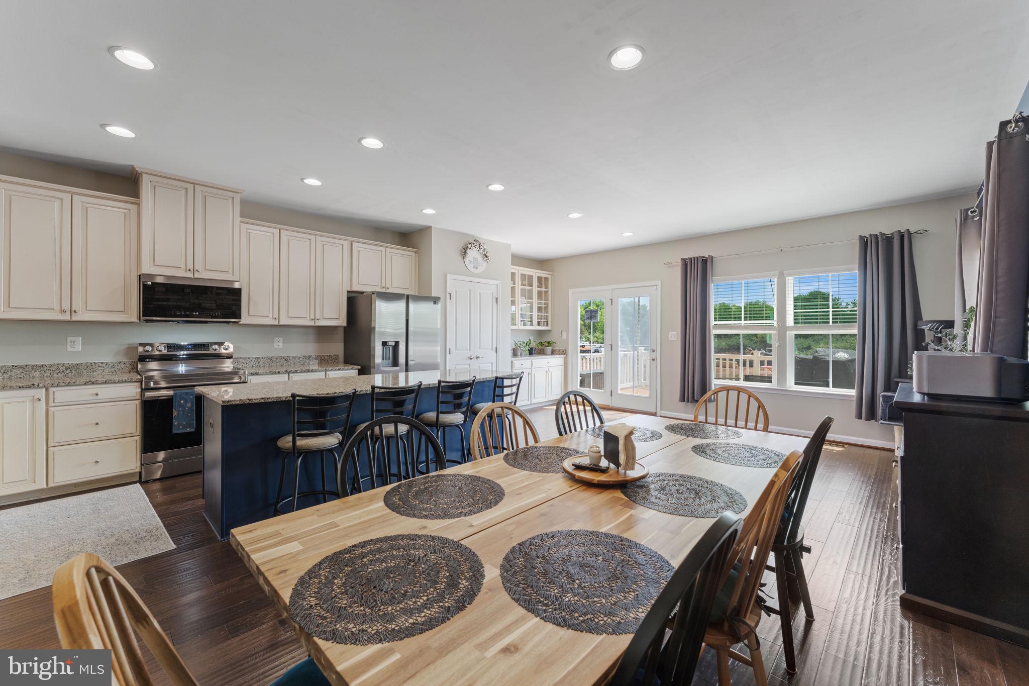 BRADLEY SQUARE - Residential