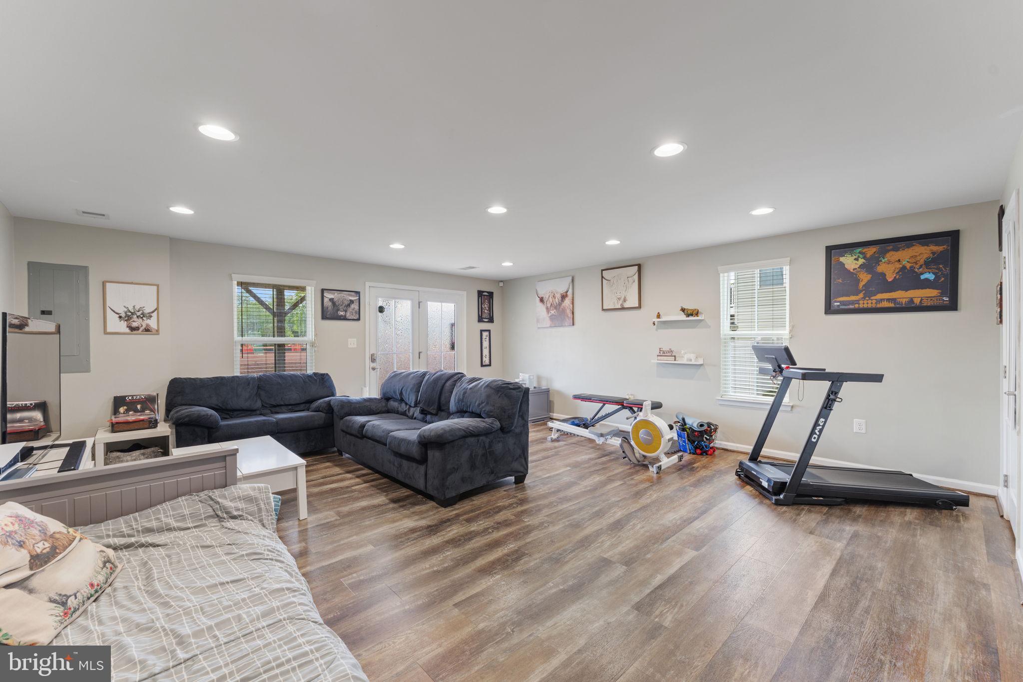 BRADLEY SQUARE - Residential