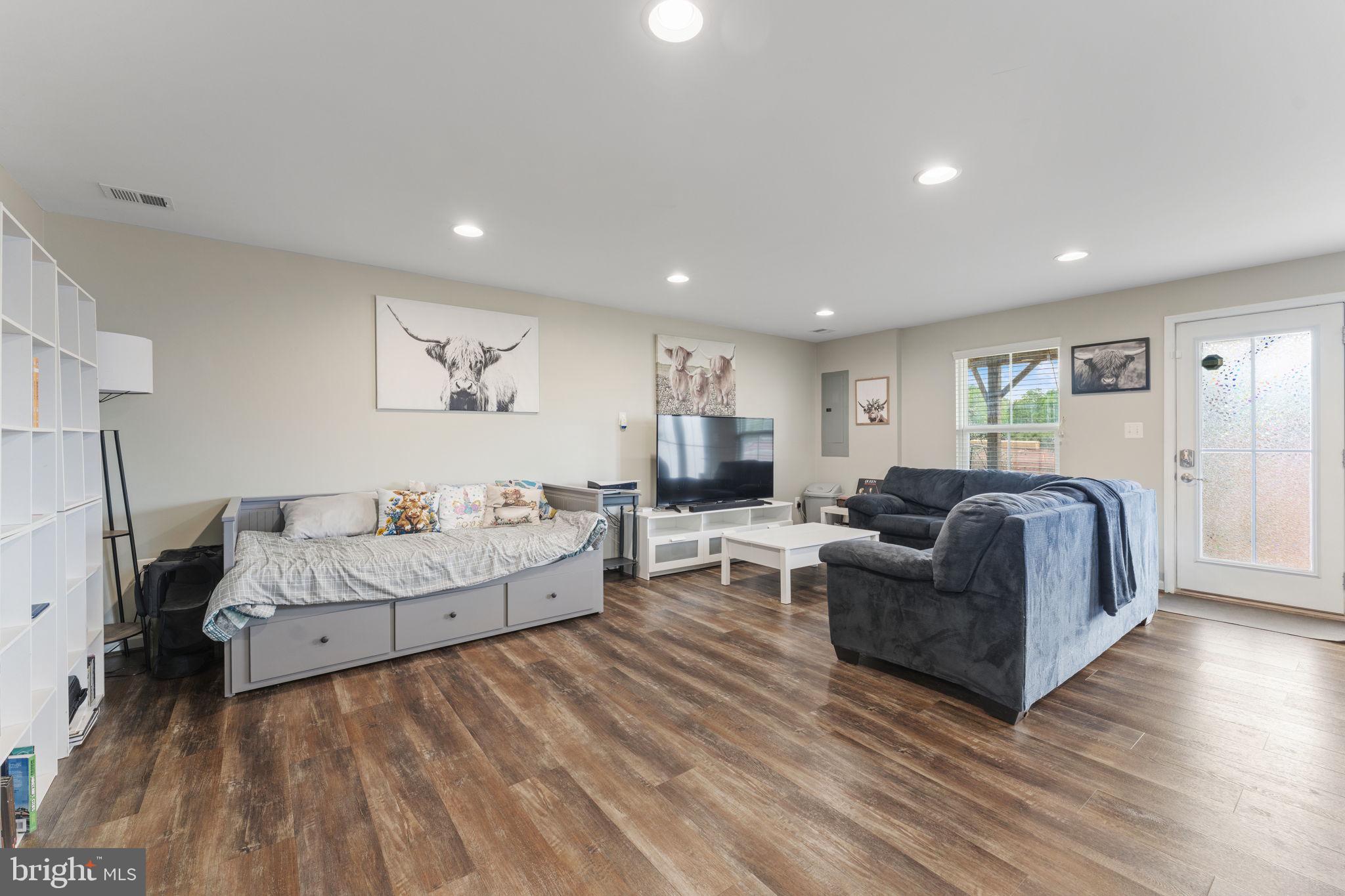 BRADLEY SQUARE - Residential