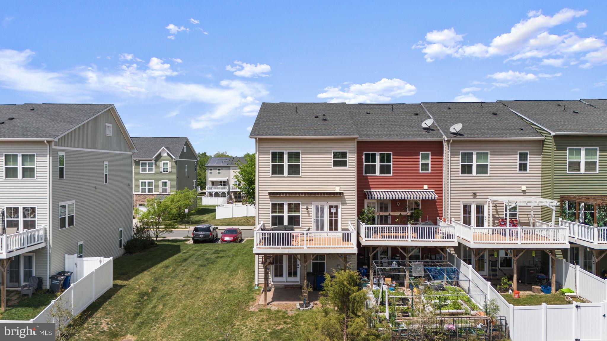 BRADLEY SQUARE - Residential