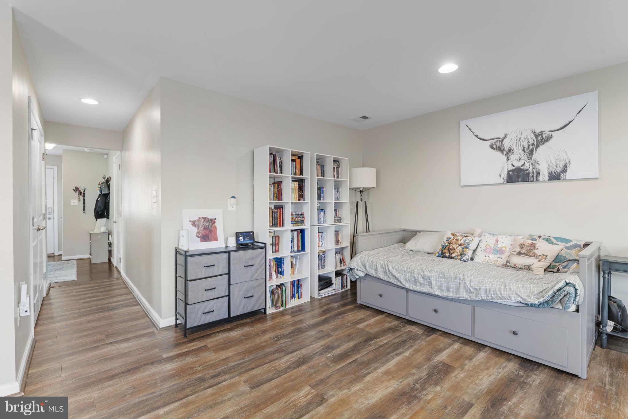 BRADLEY SQUARE - Residential