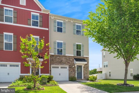 Photo of 10773 Hinton Way, MANASSAS, VA 20112 (MLS # VAPW2112632)