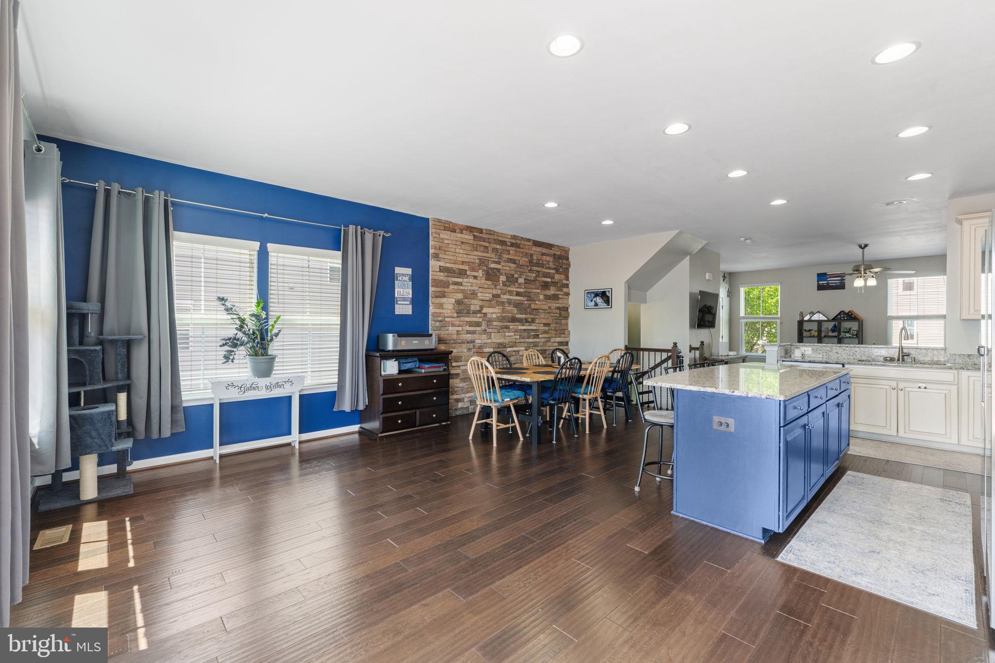 BRADLEY SQUARE - Residential