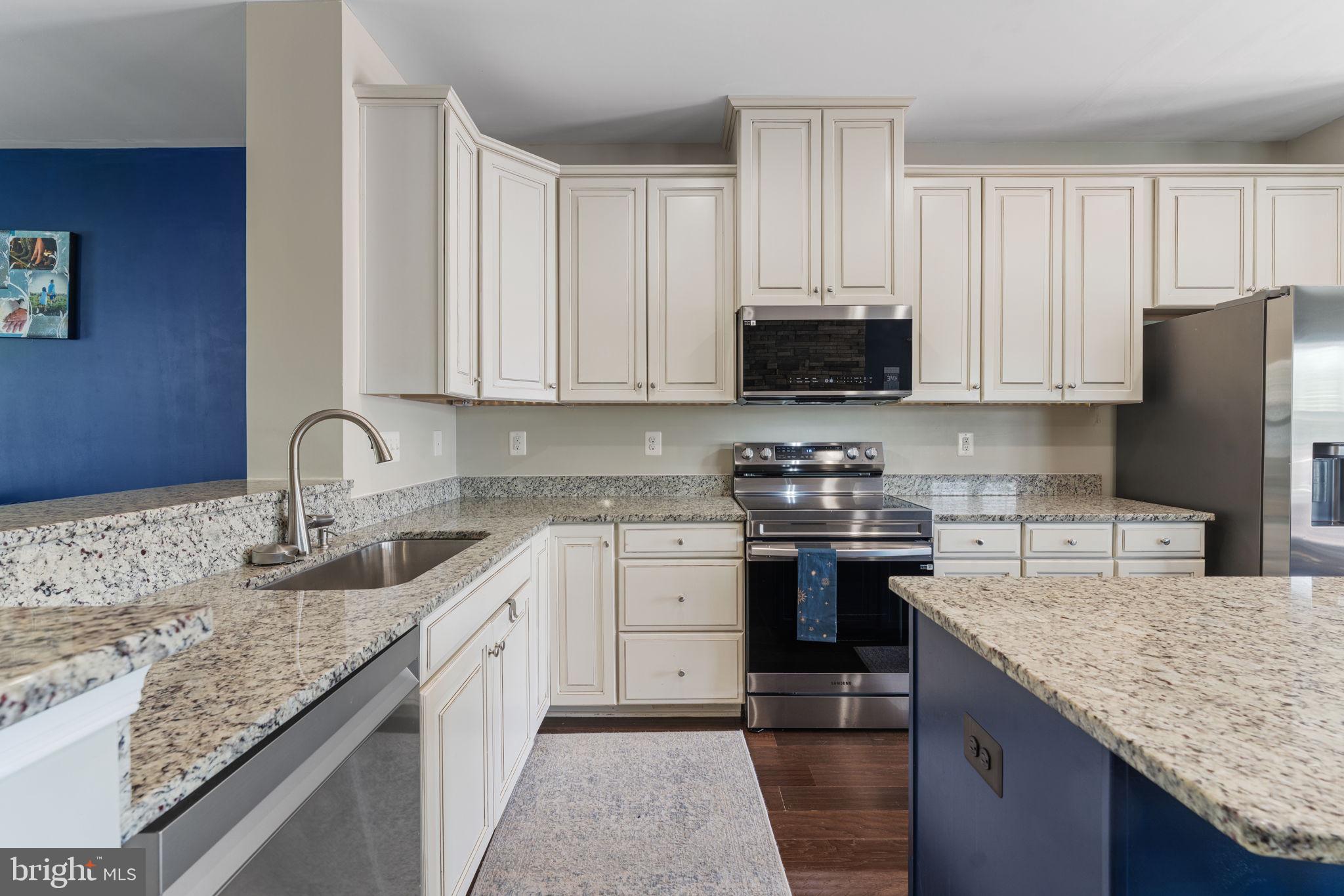 BRADLEY SQUARE - Residential