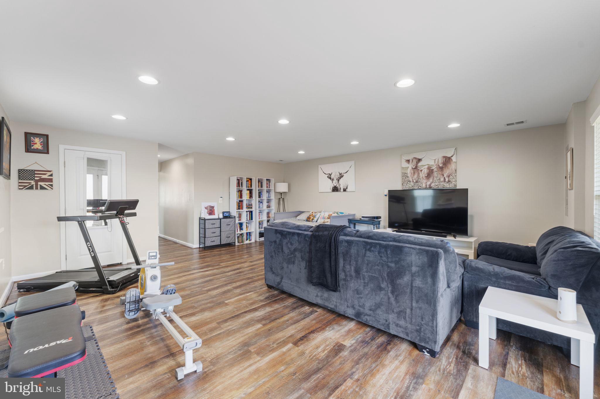 BRADLEY SQUARE - Residential
